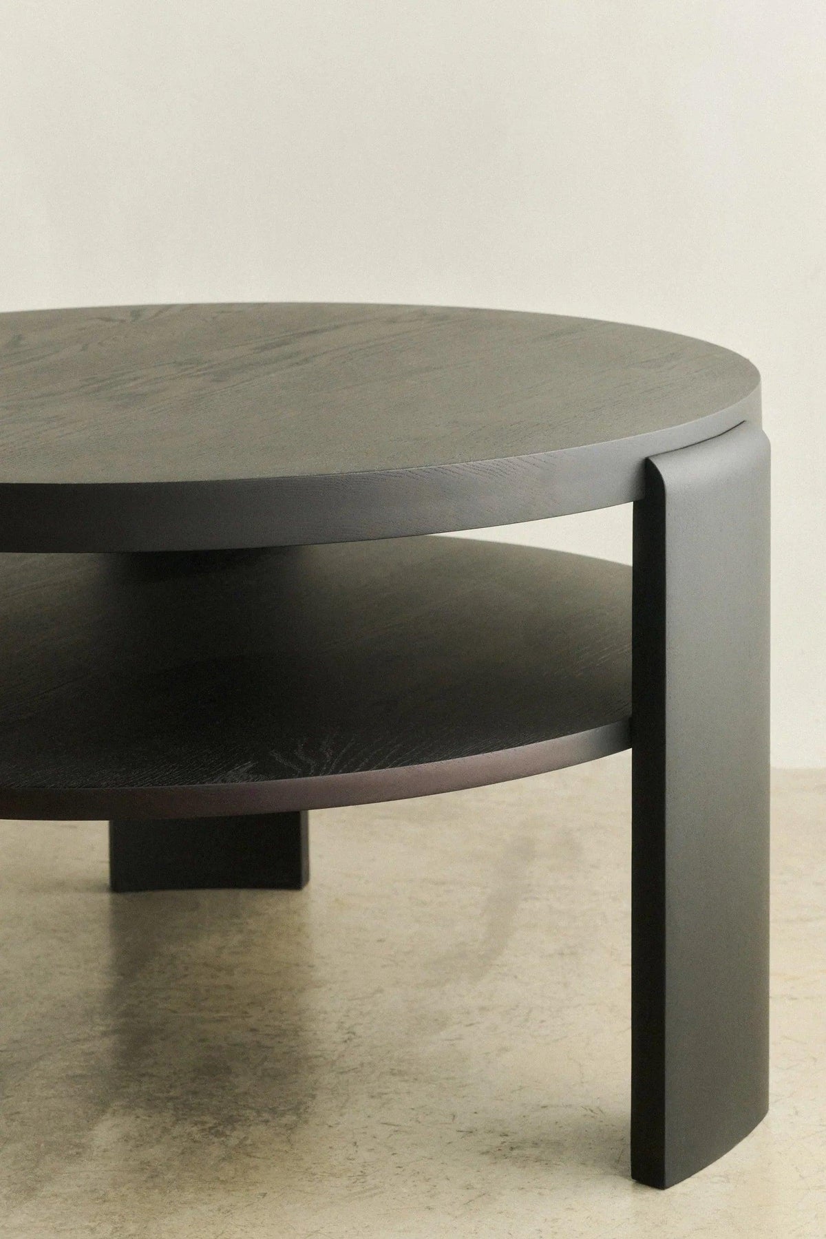 SPINA LOUNGE TABLE — detail view