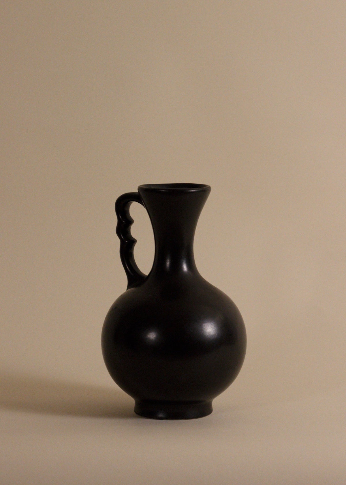 Red Wing Gunmetal Vase — detail view