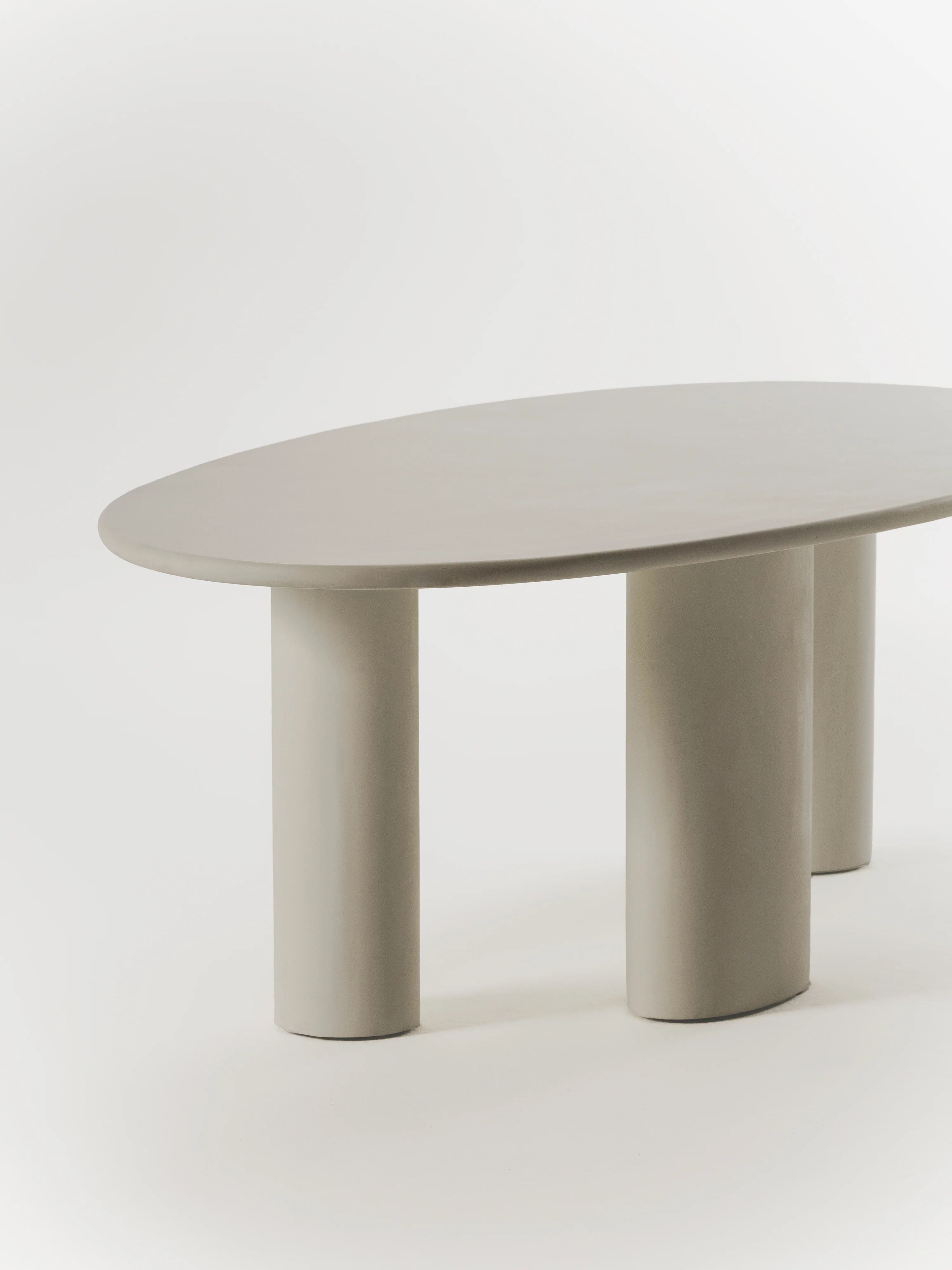 "Graça" Dining table — lifestyle setting