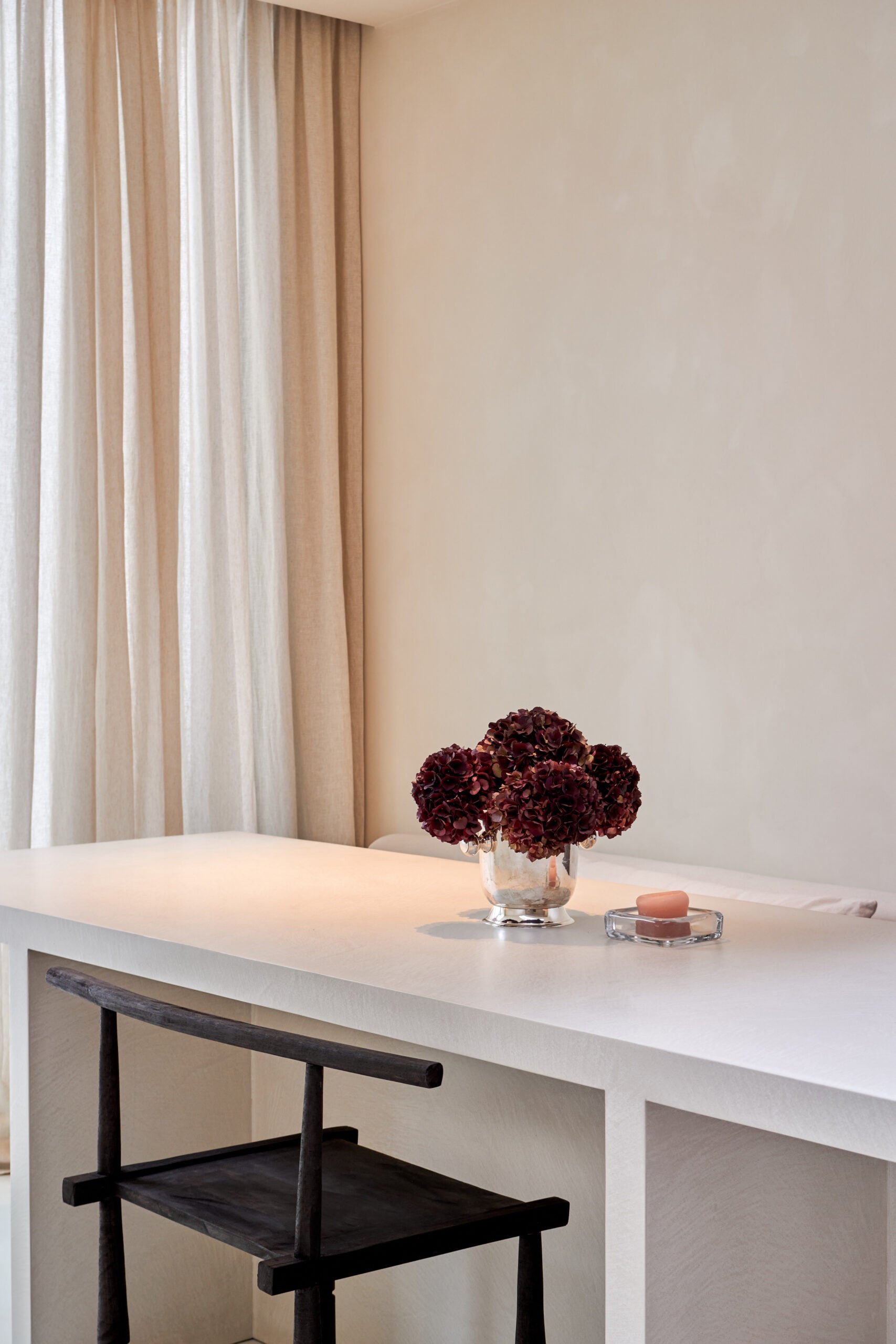 Akari Dining Table  — close-up