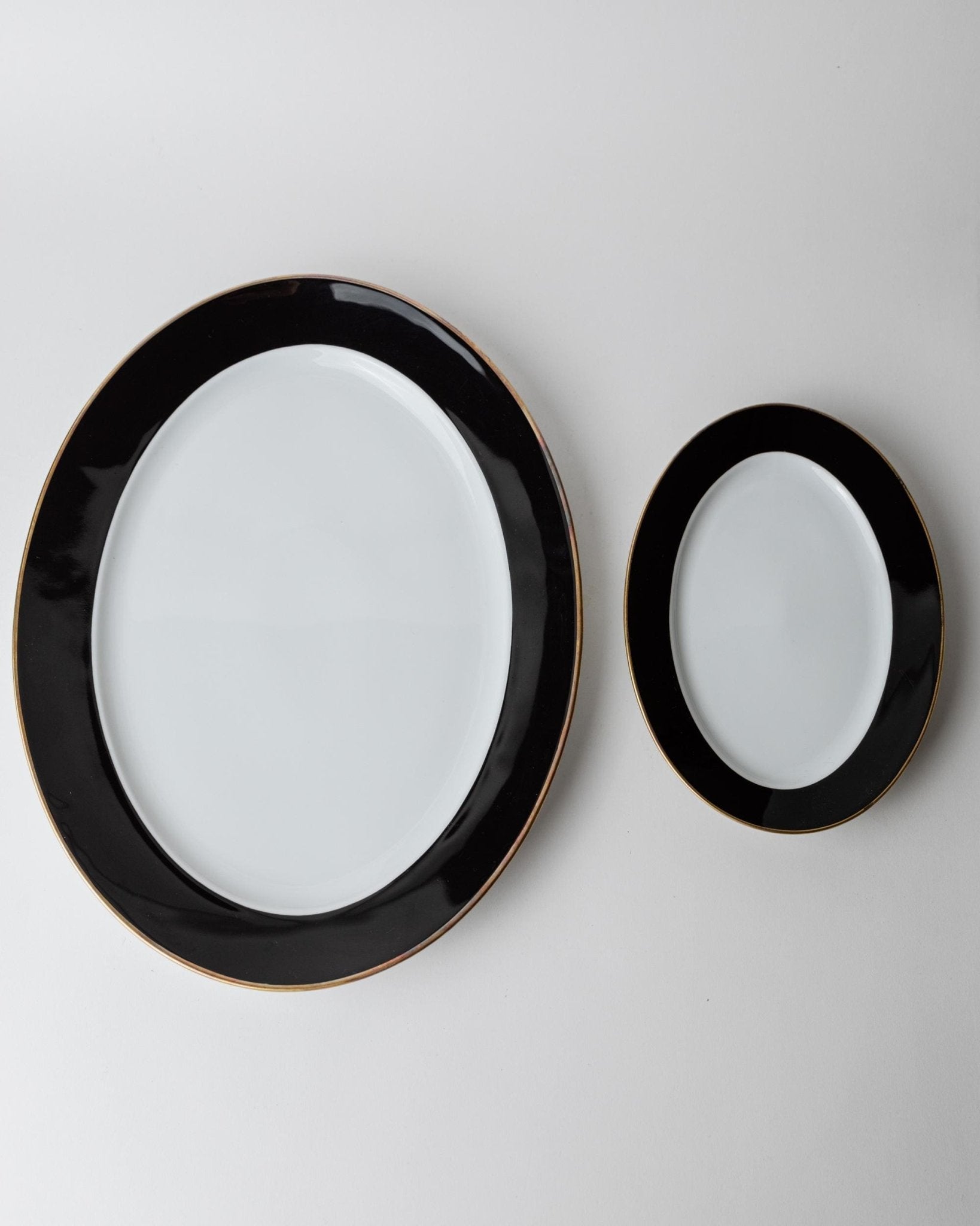 Vintage 1980s Porcelain Dinnerware Set for 12, Black White with Gold Rim by Eschenbach Bavaria Germany, Classic Elegant Tableware, Gift Idea — close-up