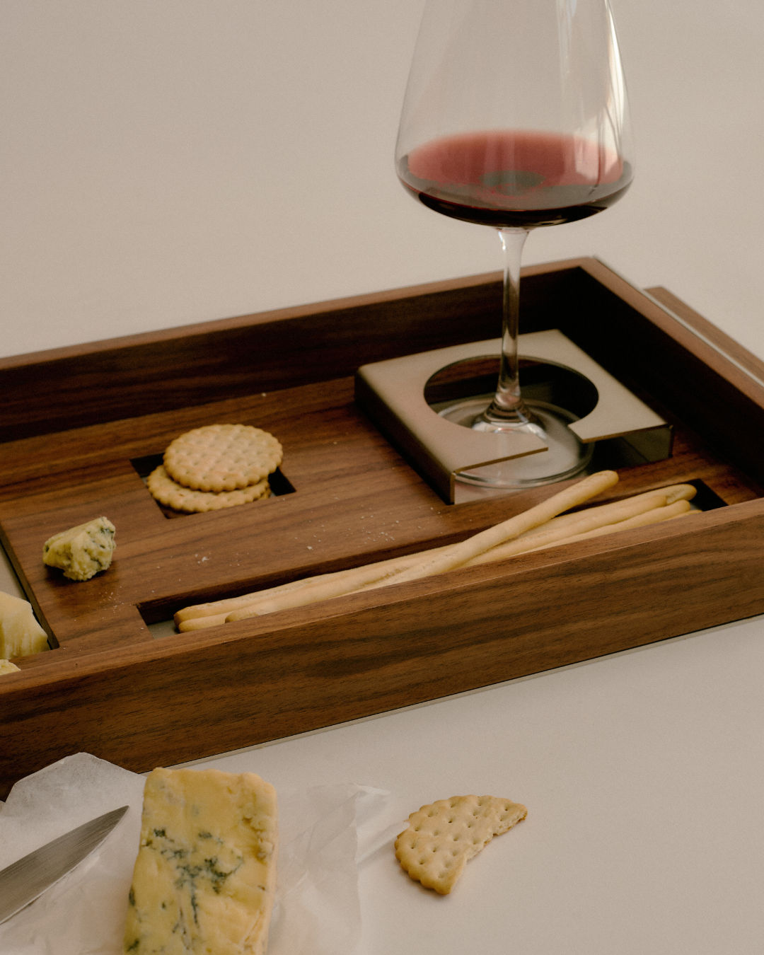 T4 wooden tray with wine glass holder and cheese board setup