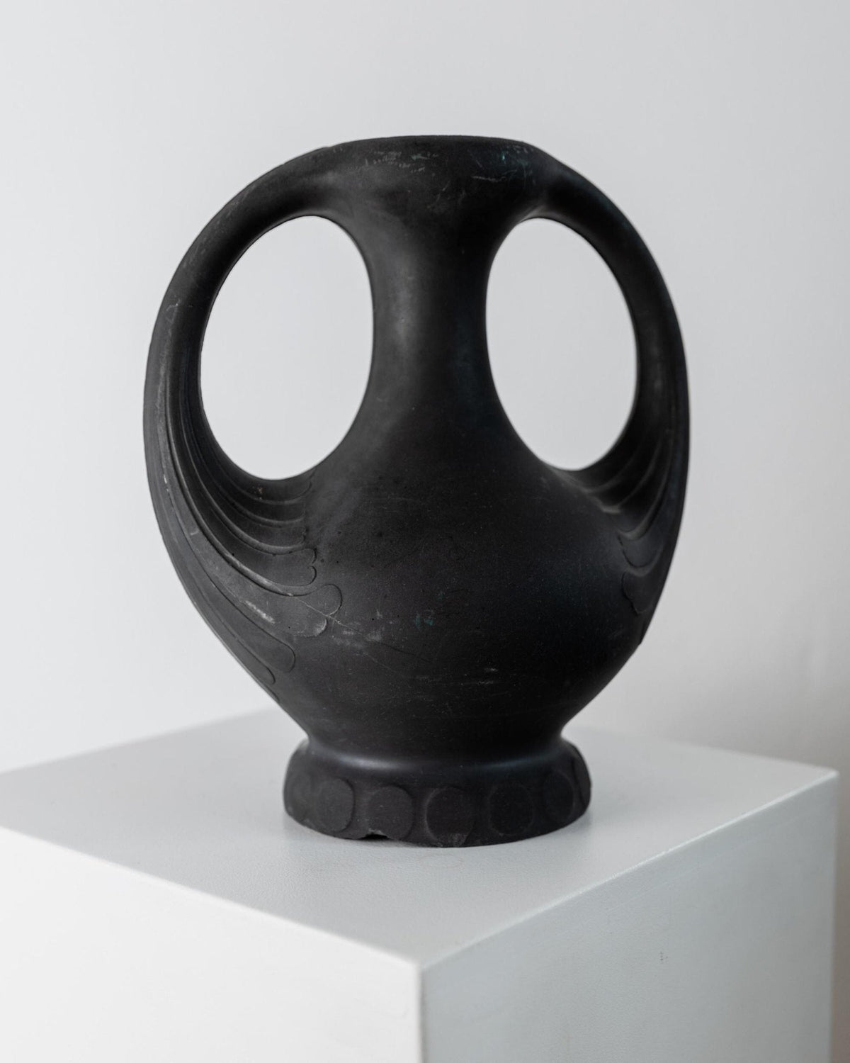 Antique 1920s Lavanite Stone Vase, Sculptural Black Matte Design with Two Handles, Fine Textured Surface, Art Deco Flowervase, Gift Idea — view 9
