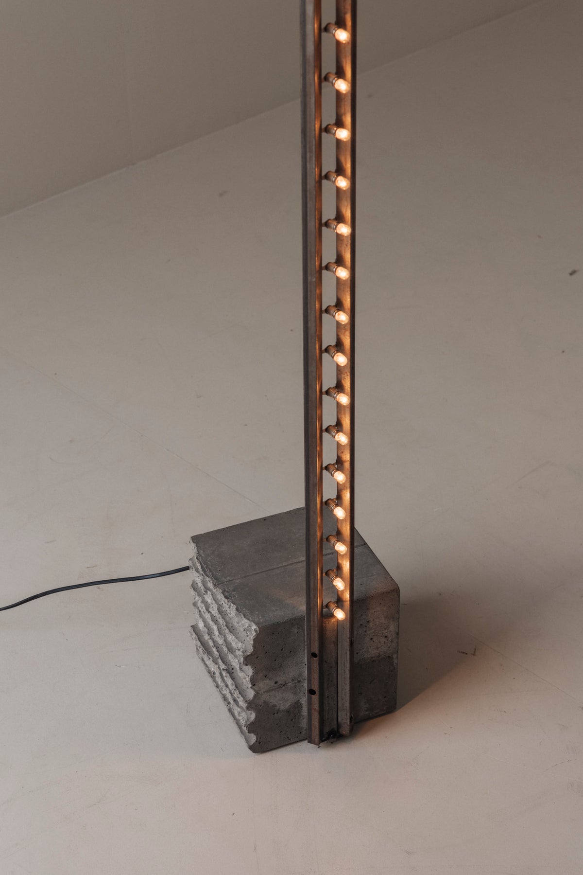 Sculptural Brutalist Floor Lamp in Concrete and Steel, 1980s — additional view
