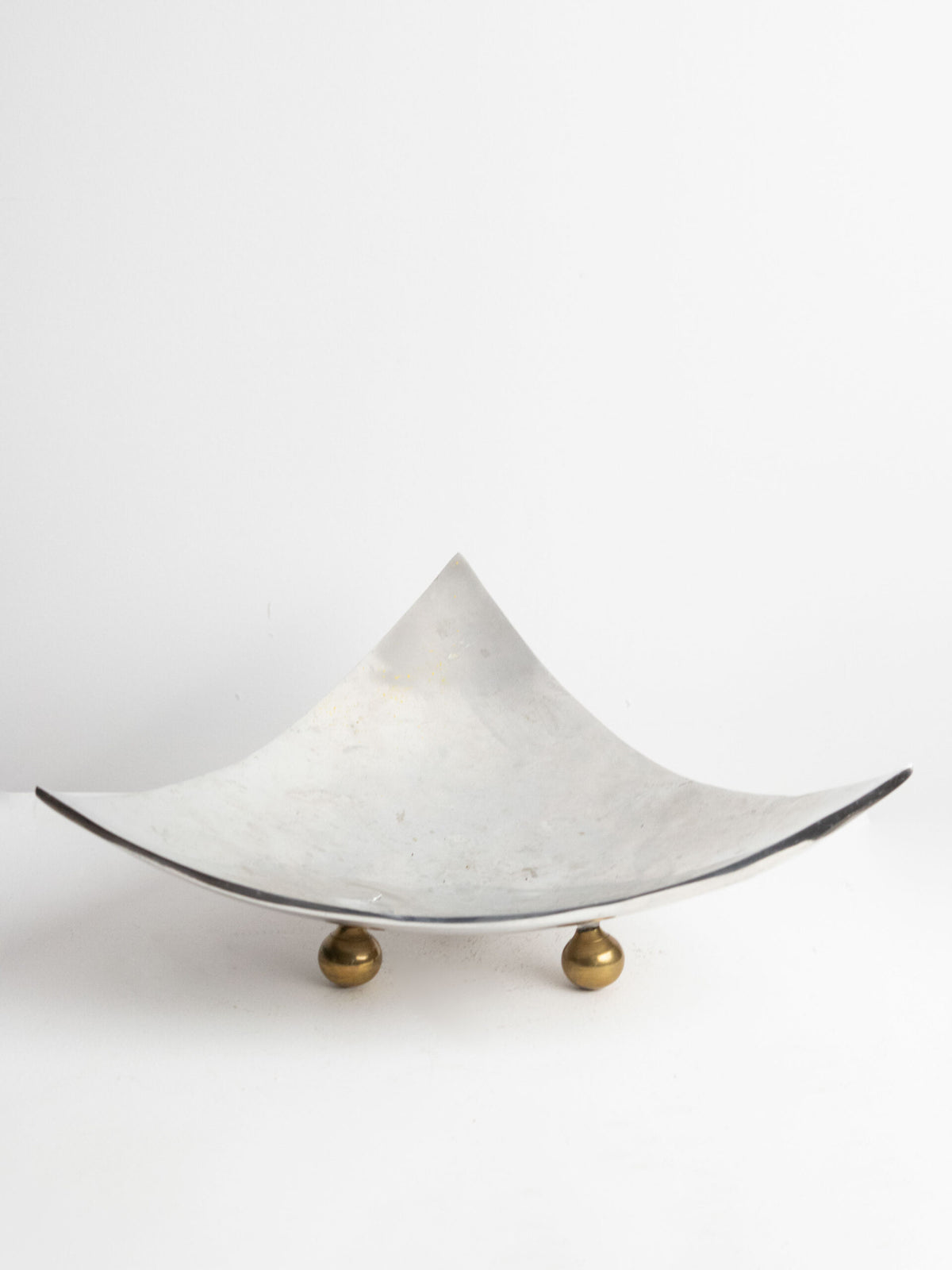 Large Four-Point Centrepiece Bowl in Aluminium on Three Brass Ball Feet, circa 1970s to 1980s — alternate view
