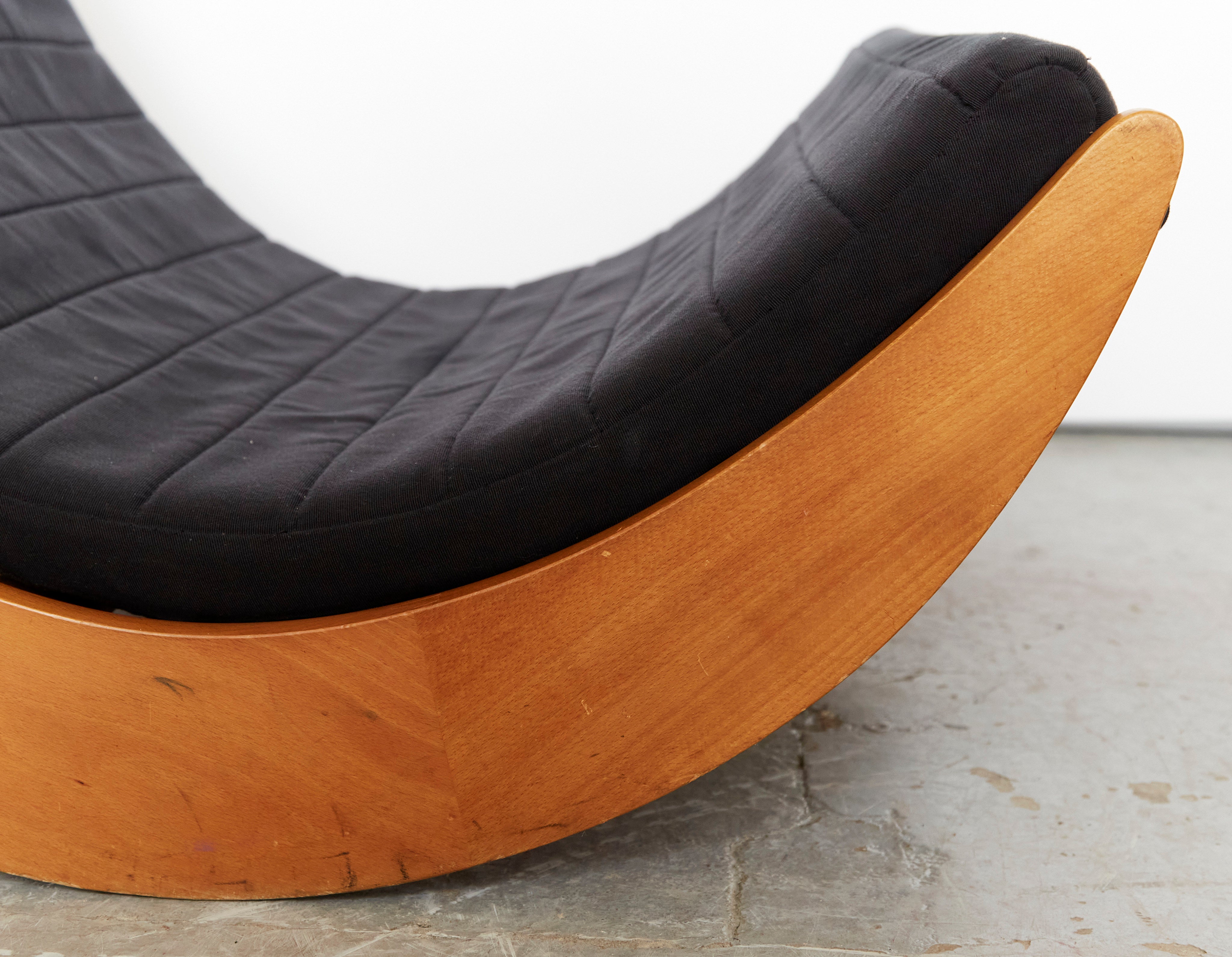 Tandem Relaxer 2for2 Rocking Chair by Verner Panton for Rosenthal — close-up of curved wooden base with black fabric seat