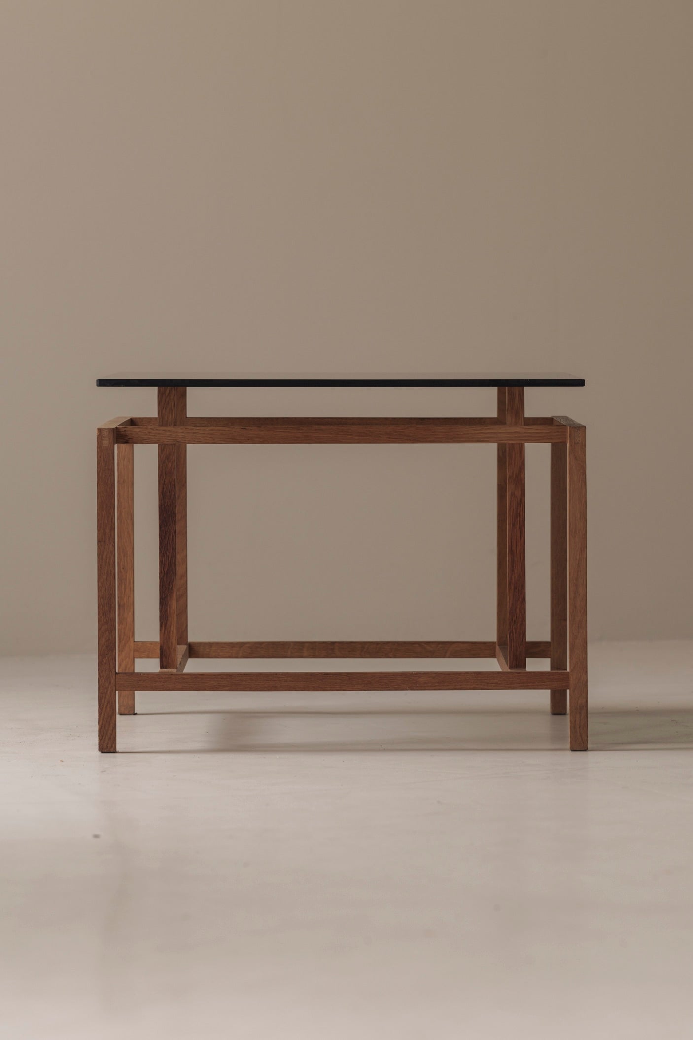 Elegant Geometric Oak Side Table by Henning Nørgaard, Denmark 1970s — side view highlighting oak frame and black top