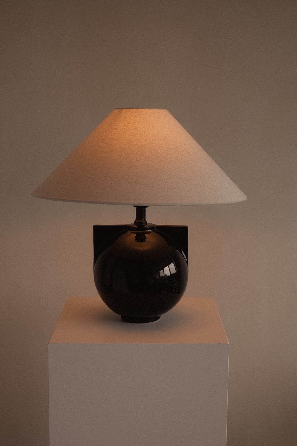 Vintage Zirkon Table Lamp — close-up