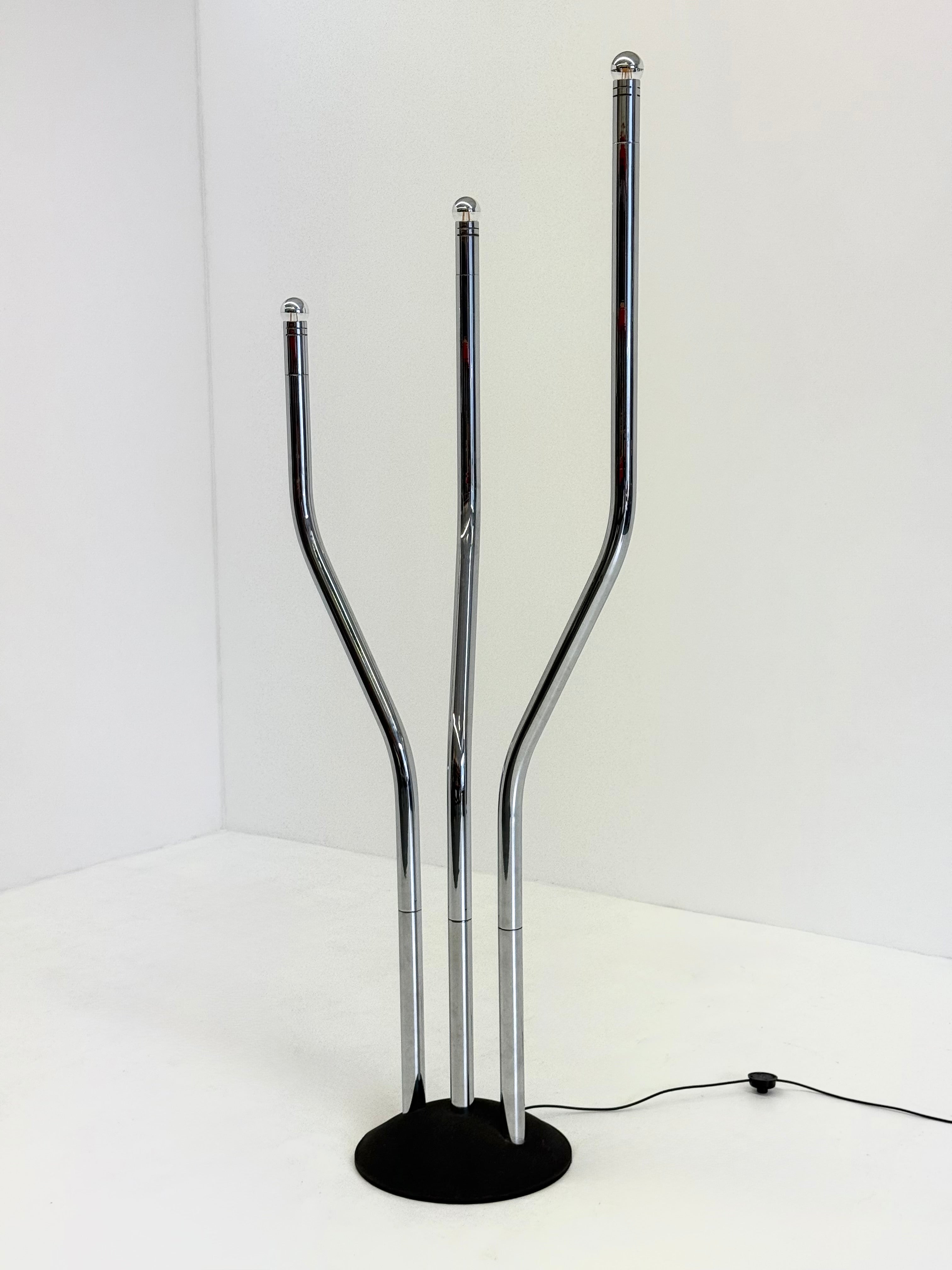 Chrome tubular frame designer floor lamp by Goffredo Reggiani — view 9