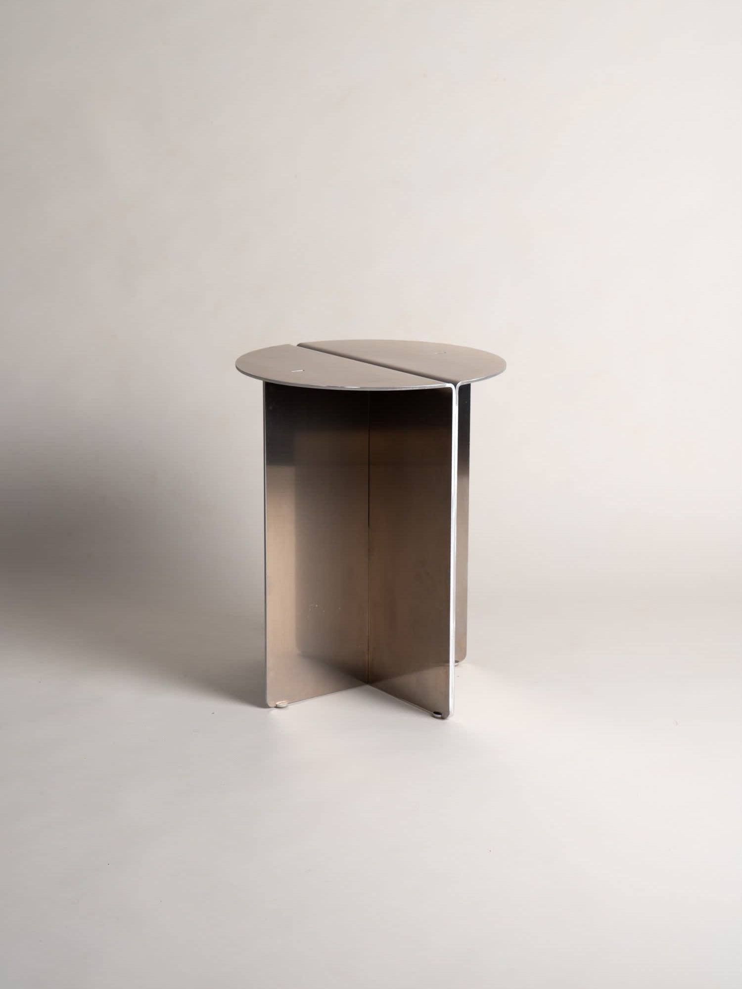 "PlegTable" aluminium side table — lifestyle setting