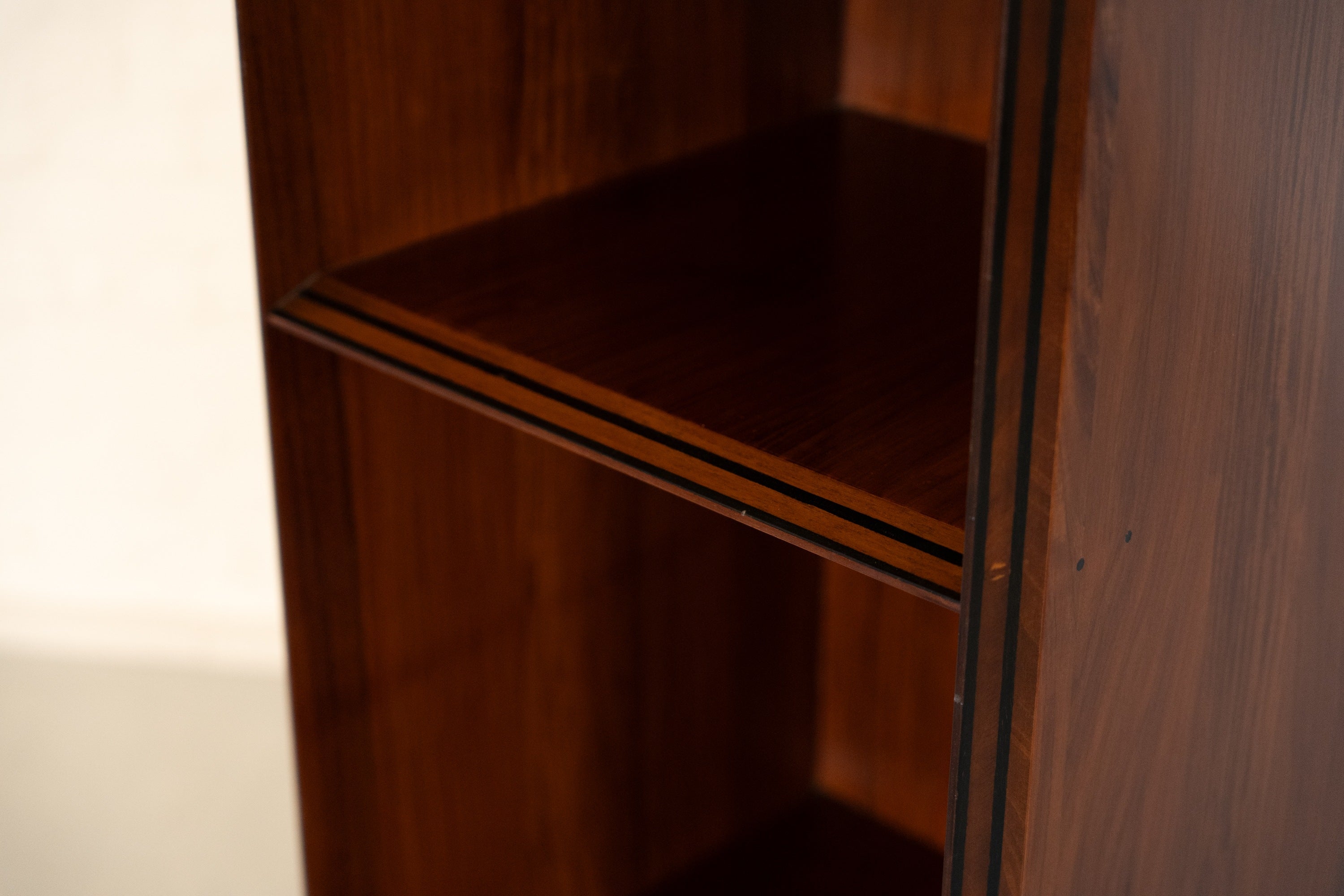 Artona Shelf by Afra & Tobia Scarpa for Maxalto — close-up of rich wood grain detail