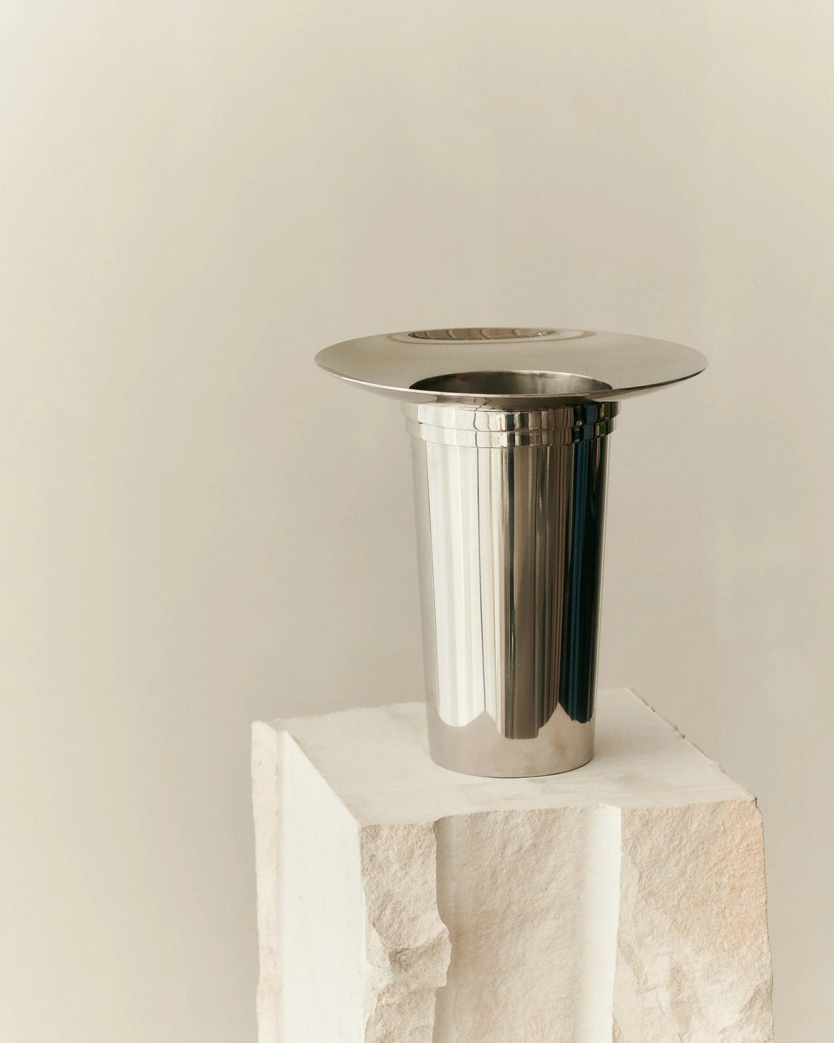 FOUNTAIN VASE 01 by Louise Roe | The Oblist