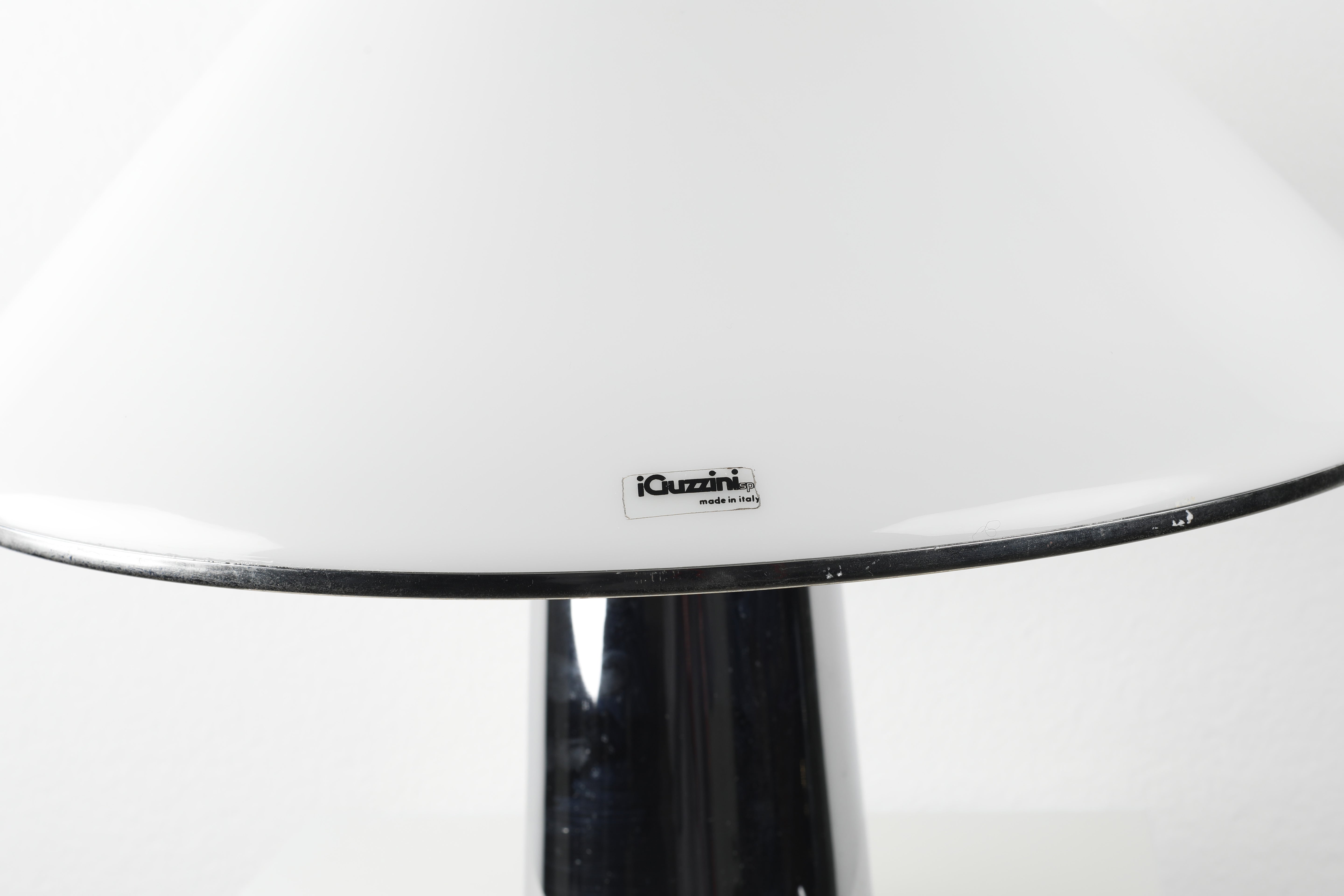 Elpis Lamp by Harvey Guzzini — detail view