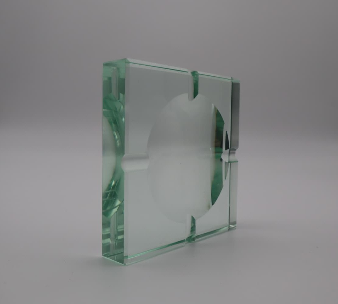 Fontana Arte Green Crystal Ashtray – Italian Mid Century Modern Glass – 1960s Vintage — close-up