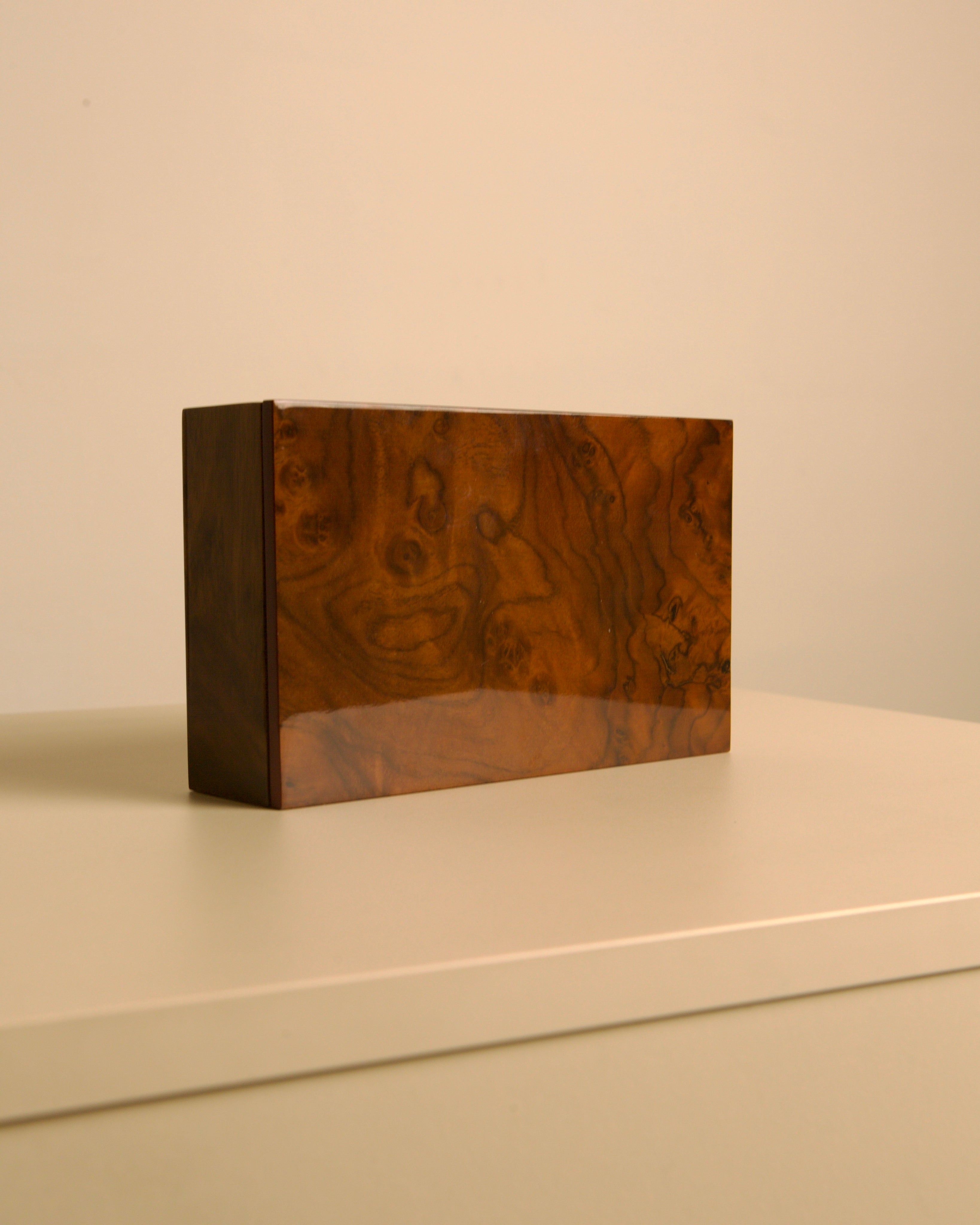 Italian burr walnut box with red interior 80s — side view highlighting wood grain texture