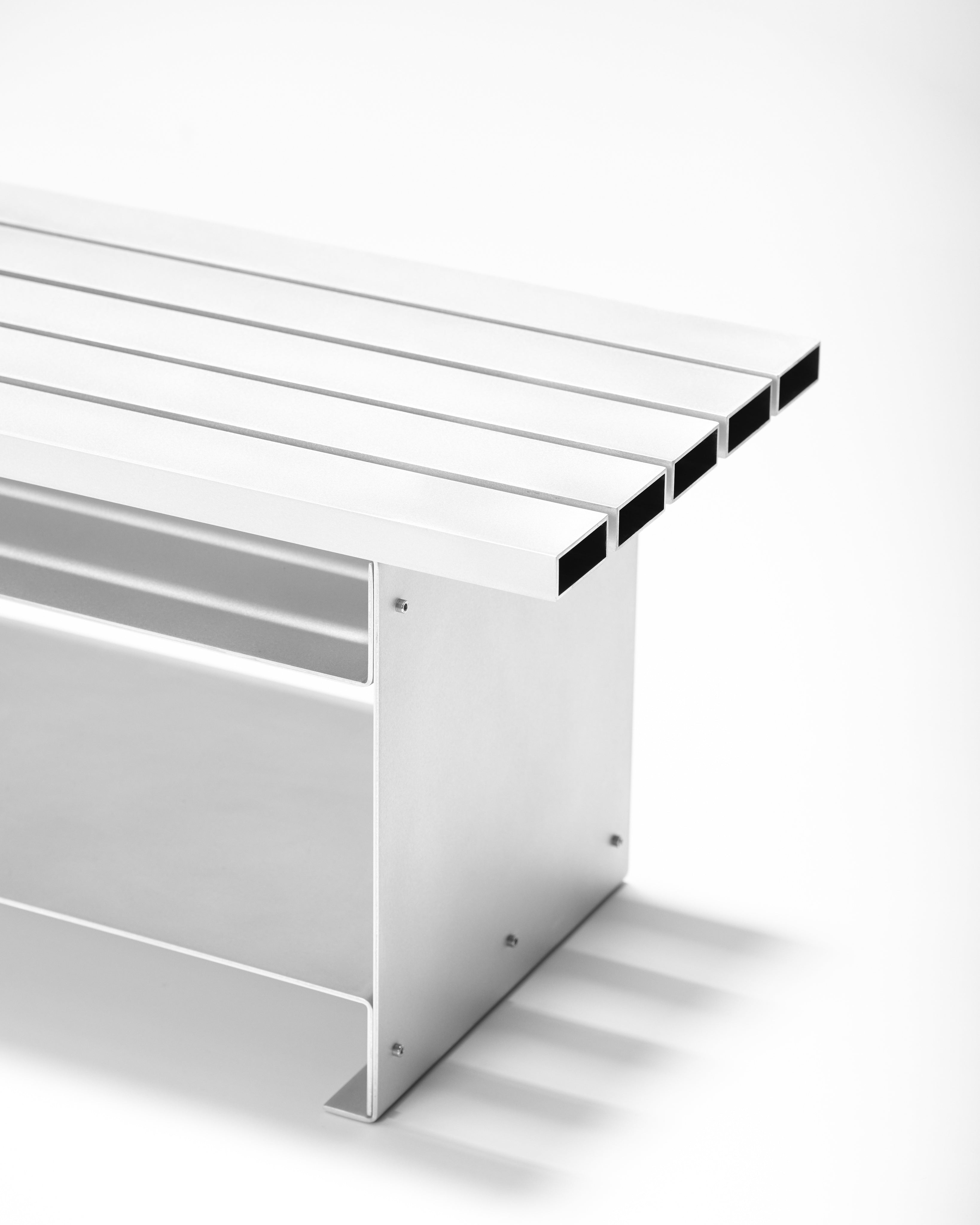 Wing Bench — detail view