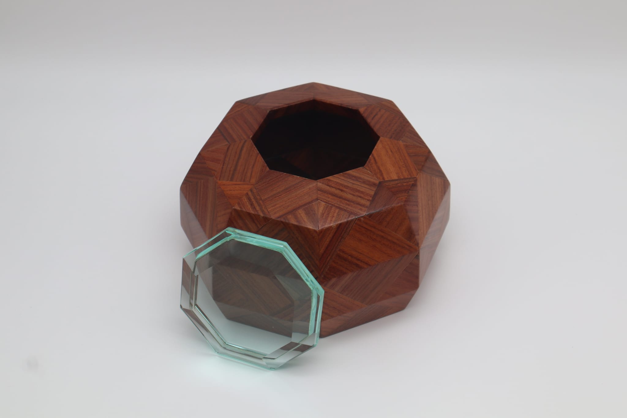 Rare Polyhedral Trinket Box by Pietro Chiesa for Fontana Arte, ca. 1940s — close-up