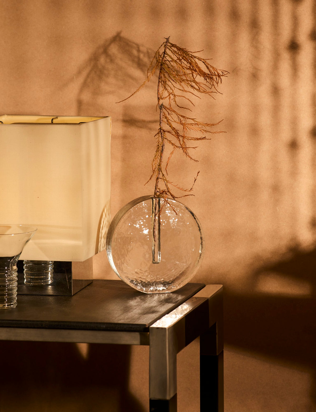 Vintage Disc Unifleur / Stem vase in European Glass ⌀15 cm — lifestyle setting