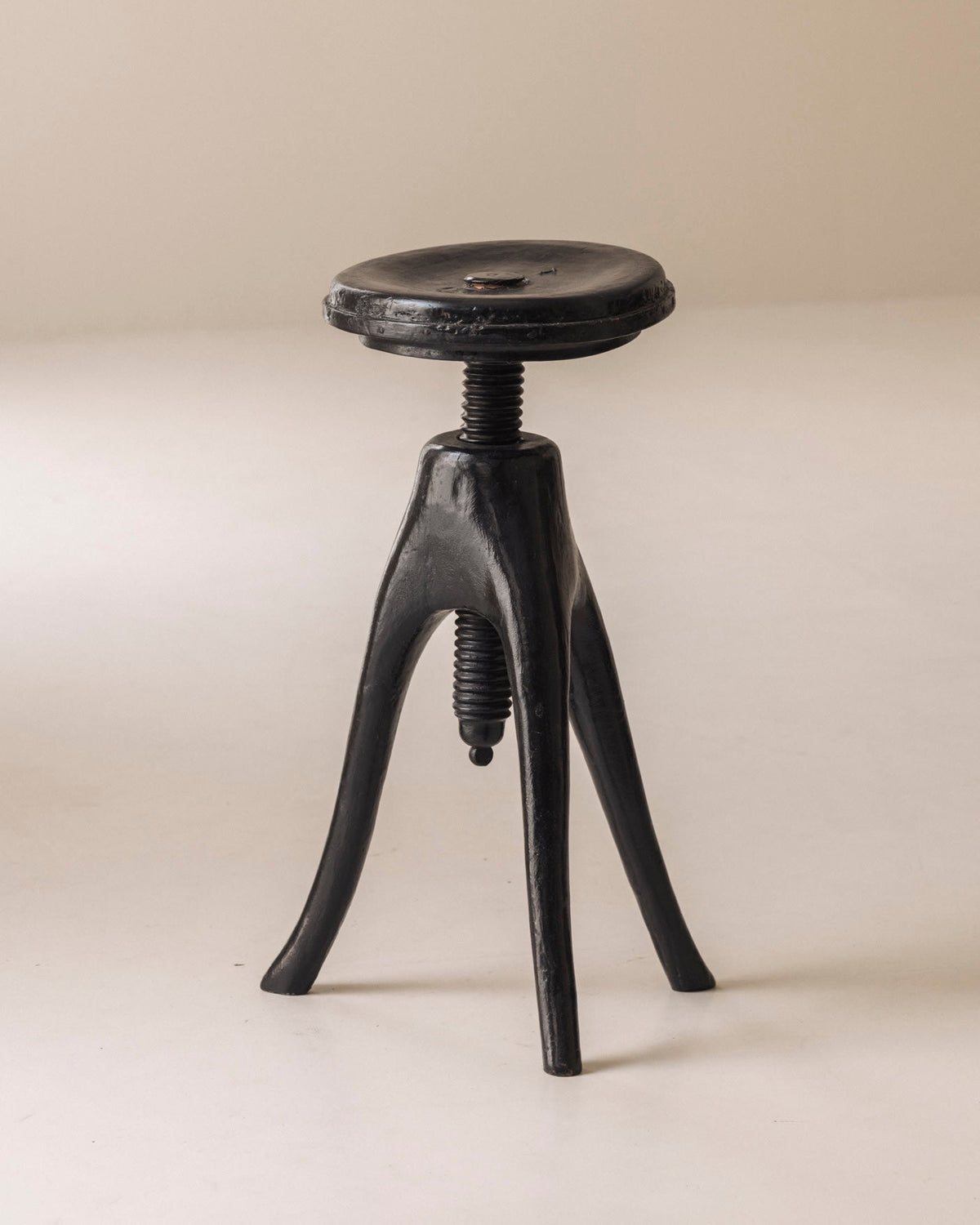 Danish Organic Tripod Stool with Adjustable Seat, Early 20th Century — detail view