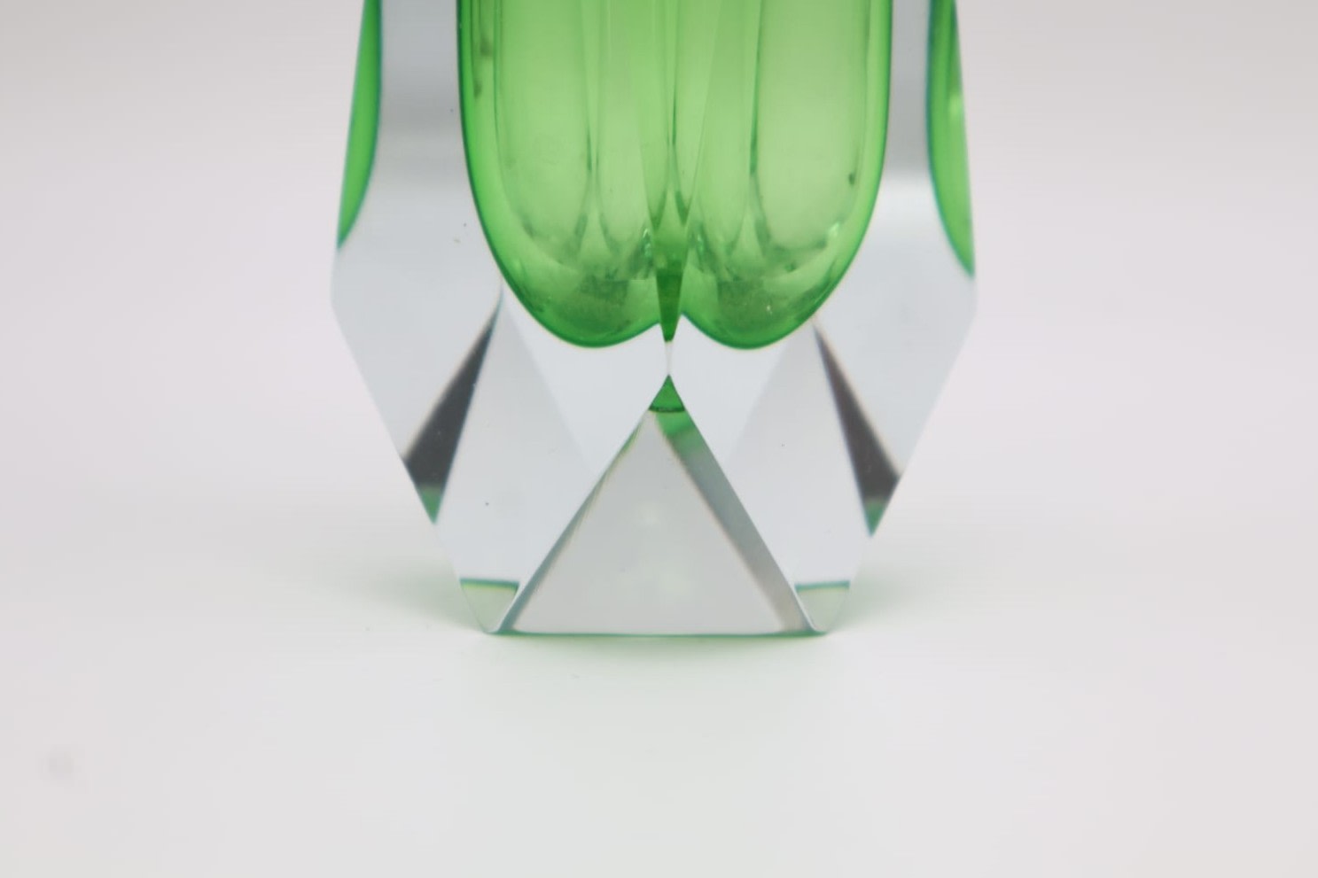 Murano Sommerso Faceted Vase by Alessandro Mandruzzato for Cavagnis (1970) — side angle
