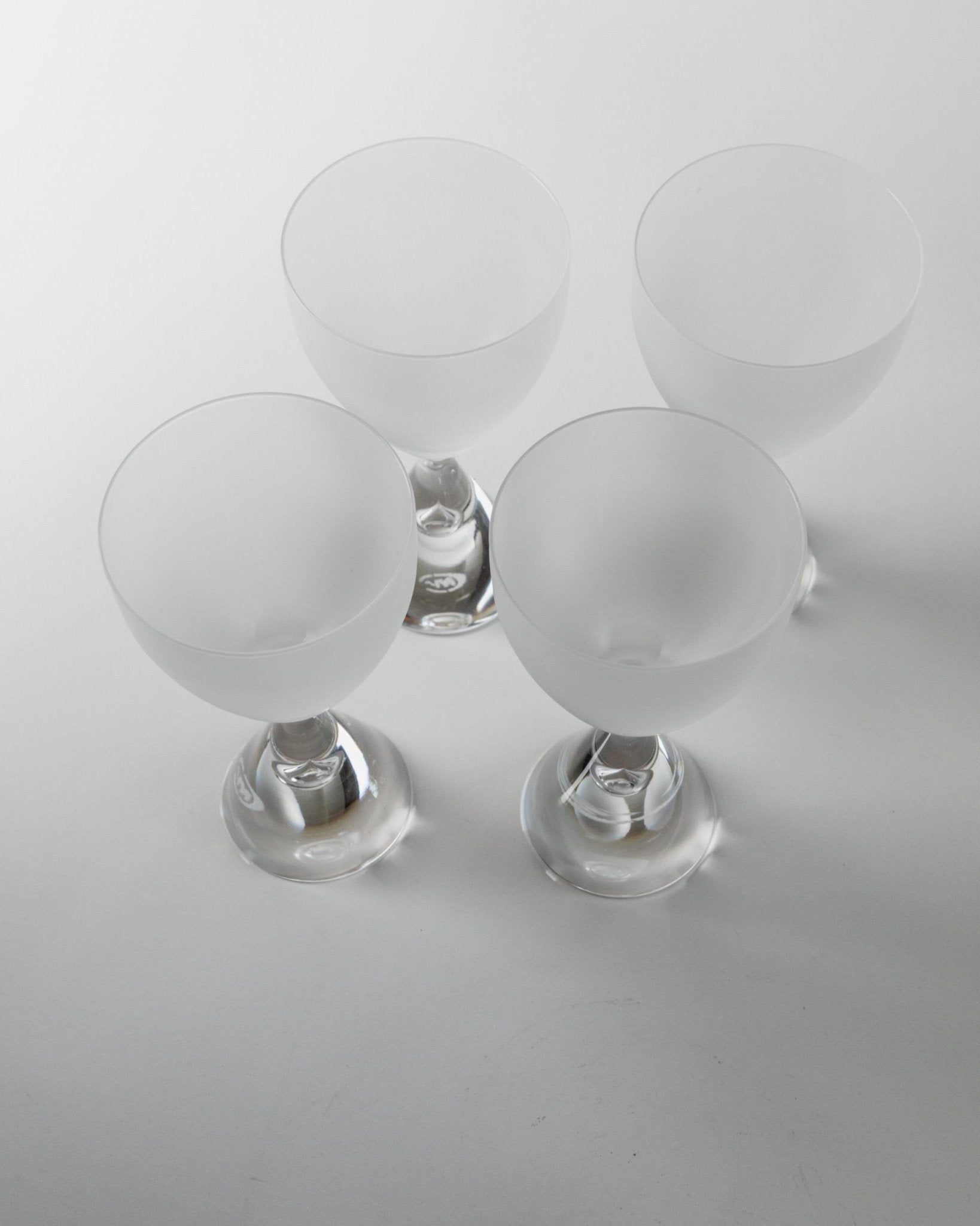 Set of 4 Vintage Murano Drinking Glasses - Hourglass Design with Bubble, Frosted and Clear Glass - Timeless Italy 80s - Wine Glasses, Gift — lifestyle setting