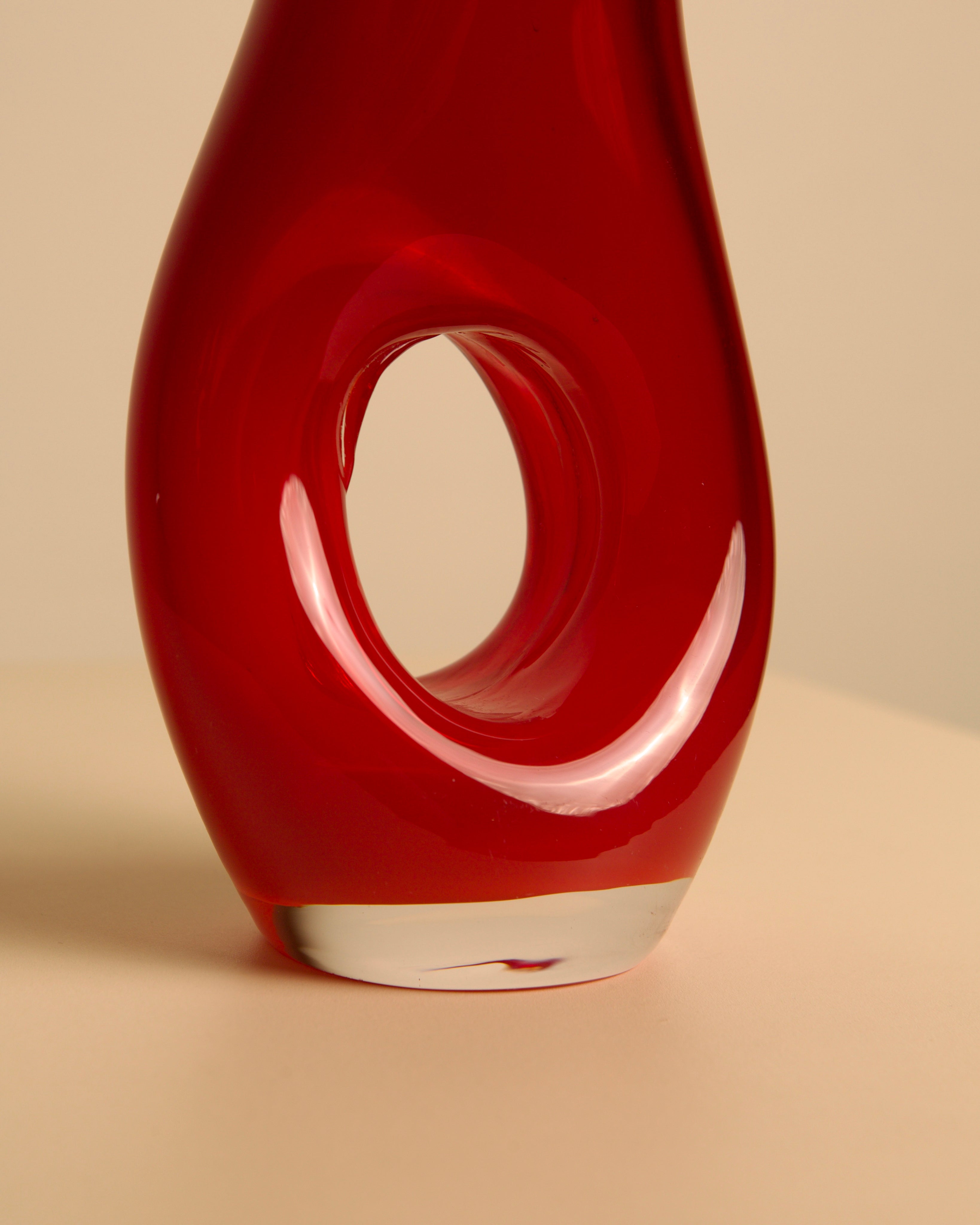 Red "Percé" Vase in Murano Glass from the 80s — side angle showing circular cutout detail
