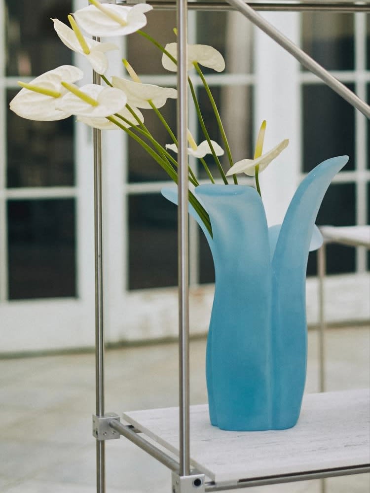 Velis Vase — detail view