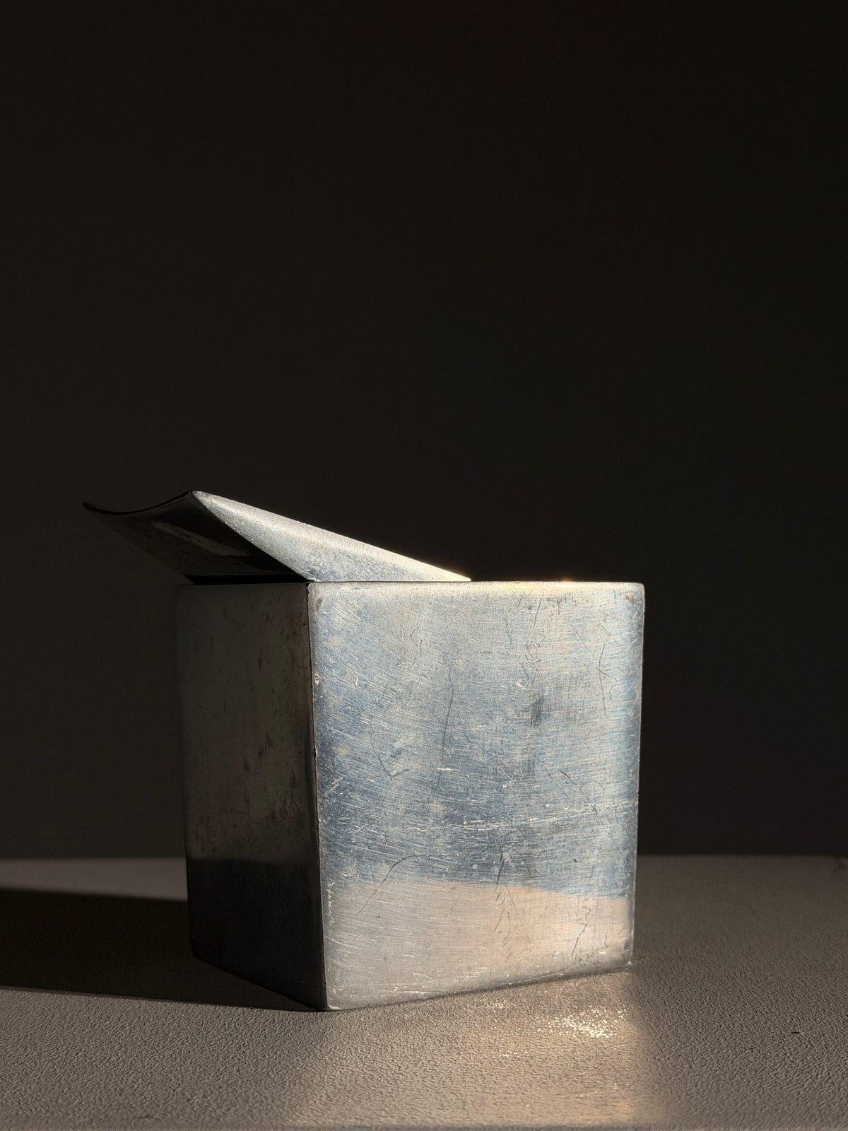 "Ray Hollis” ashtray designed by Philippe Starck in 1985 — close-up