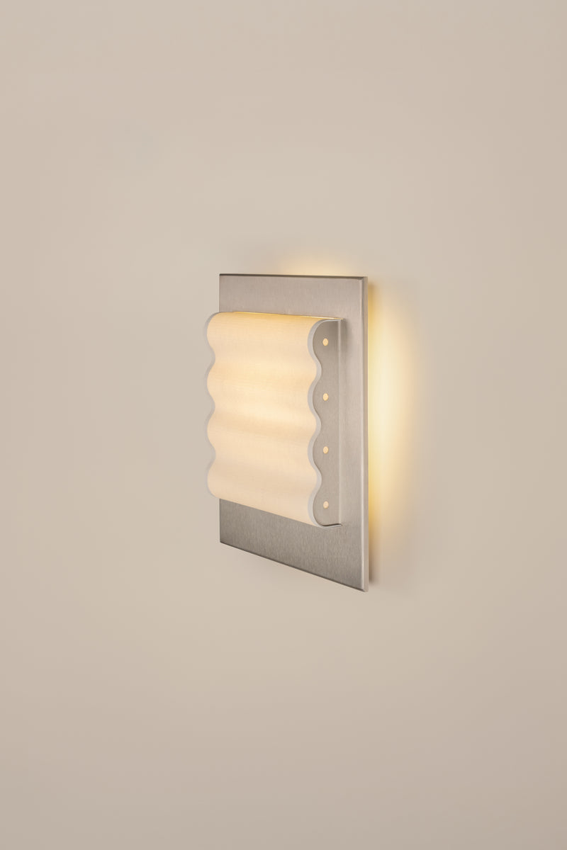 Frame" Brut S — close-up of textured metal and soft light