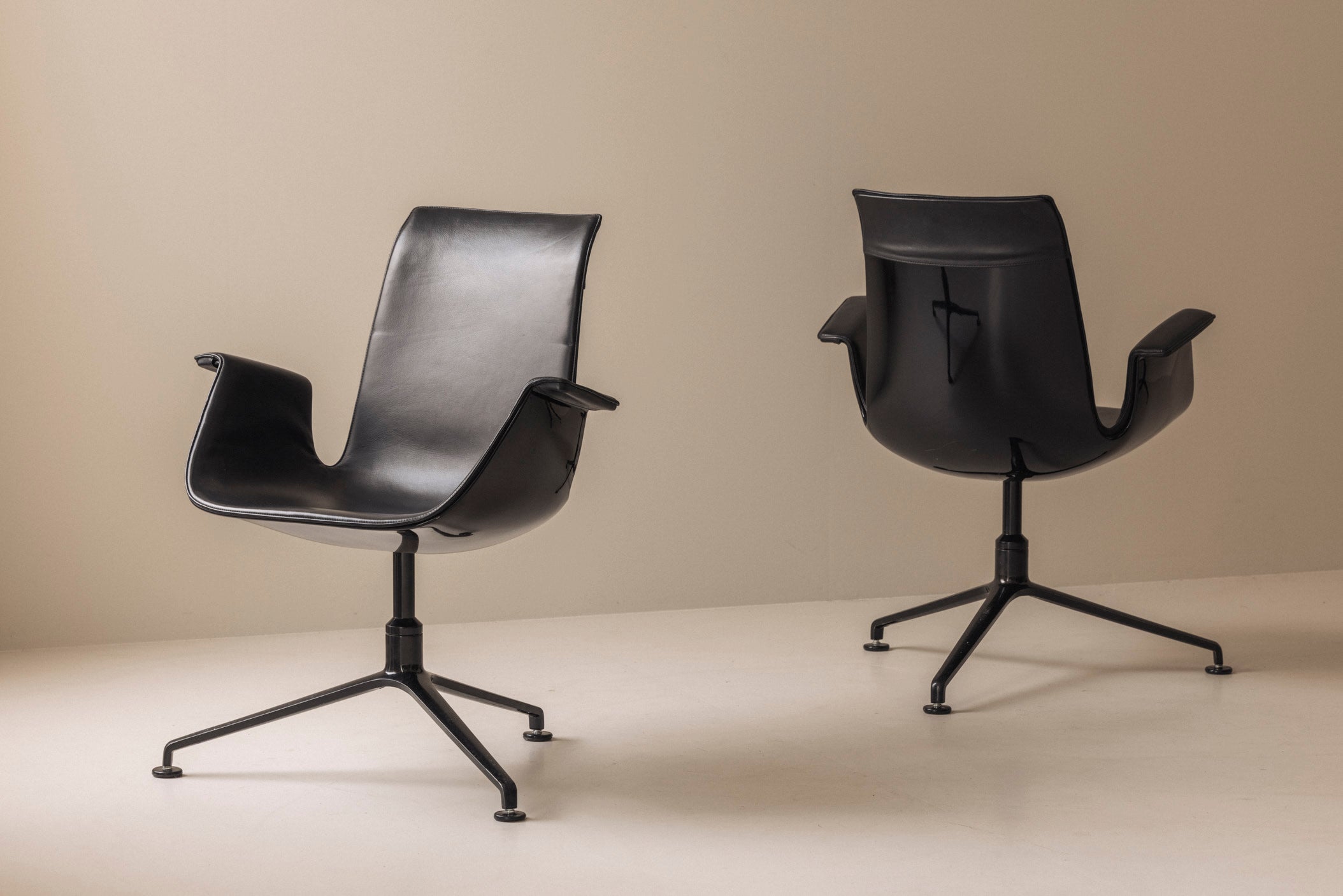 1/6 Bird Low Tulip Chairs by Preben Fabricius & Jorgen Kastholm, 1980s — lifestyle setting