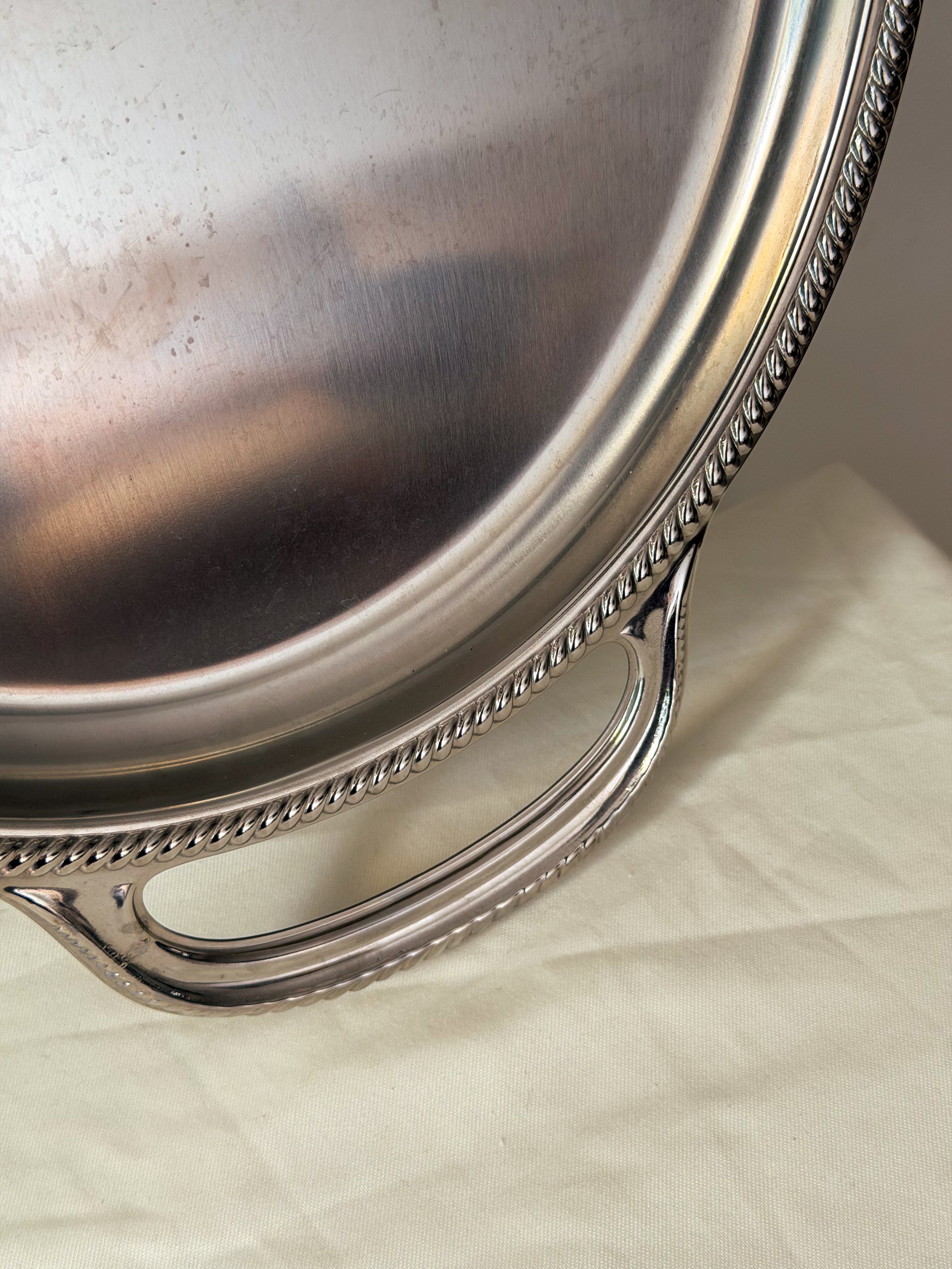 Vintage Italian serving plate  — detail view