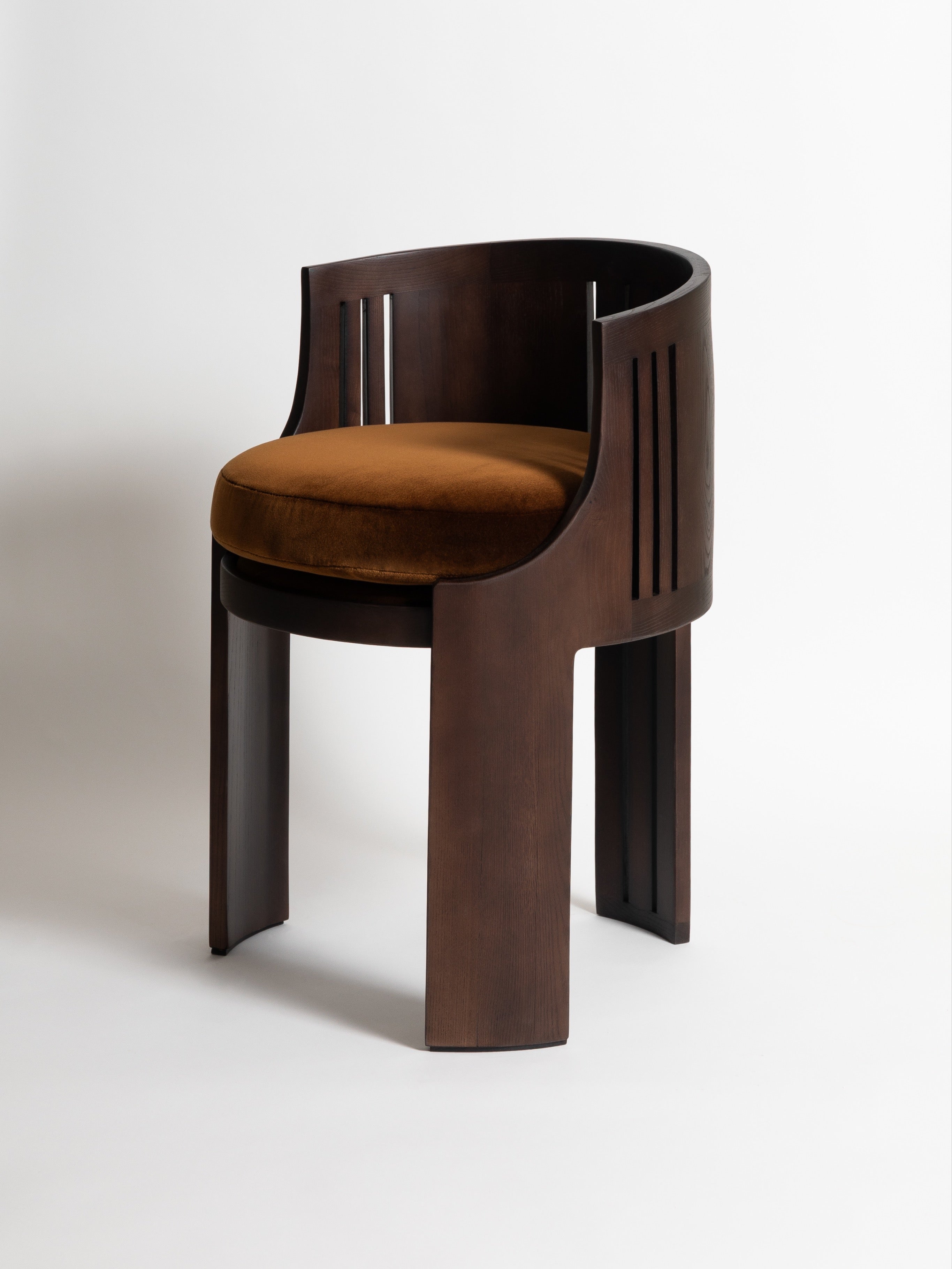 La Chaise 01 by Tassiana Laurre