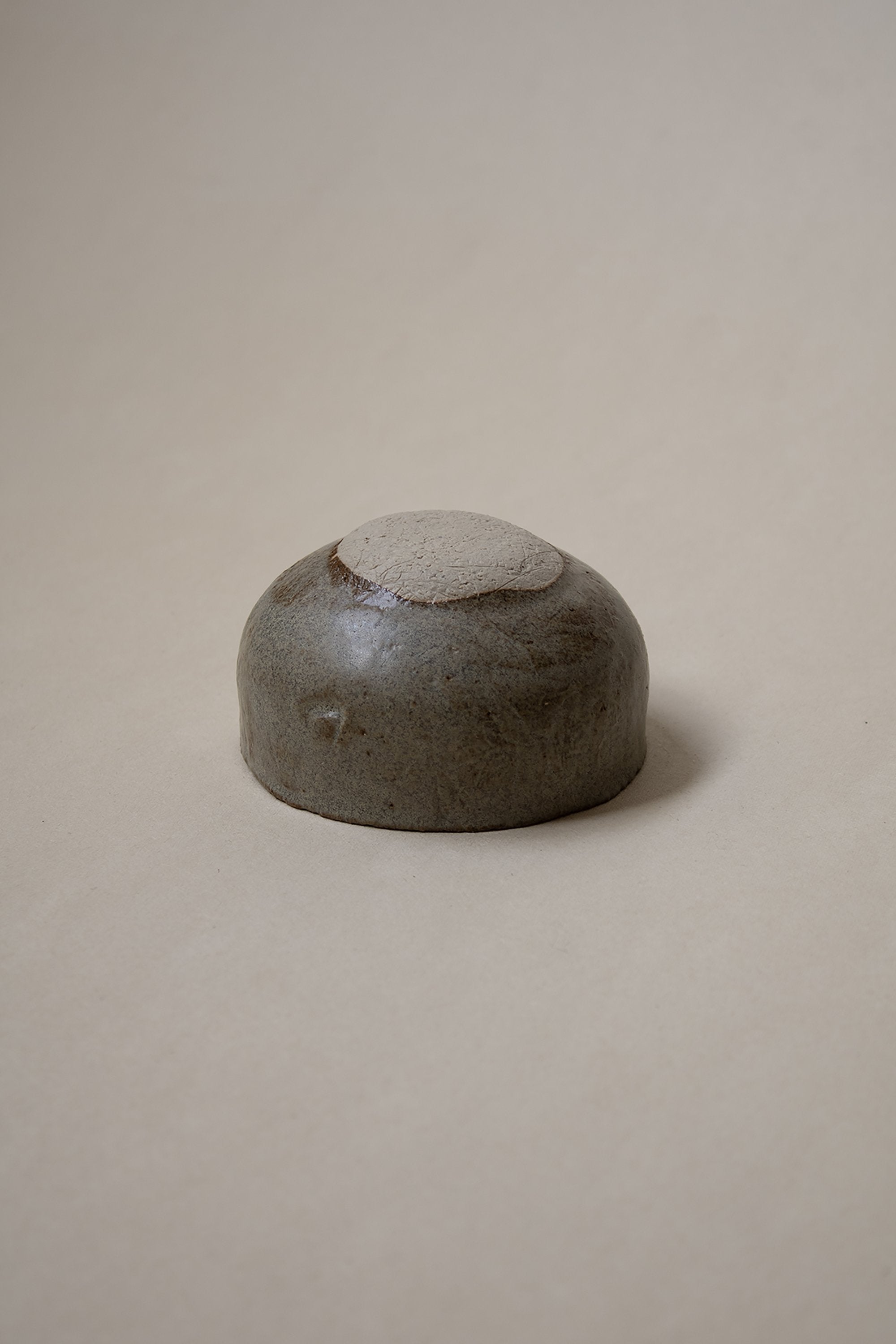 CUP / GREY — side angle