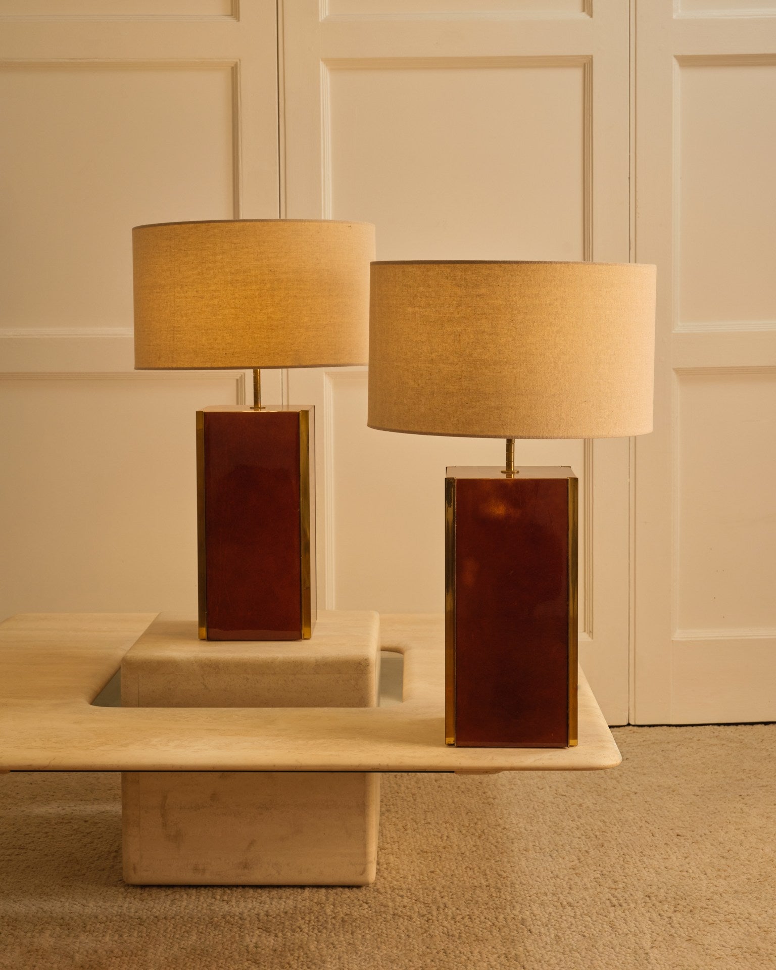 Pair of table lamps - Italy 1970s — close-up of warm brown base with fabric shade