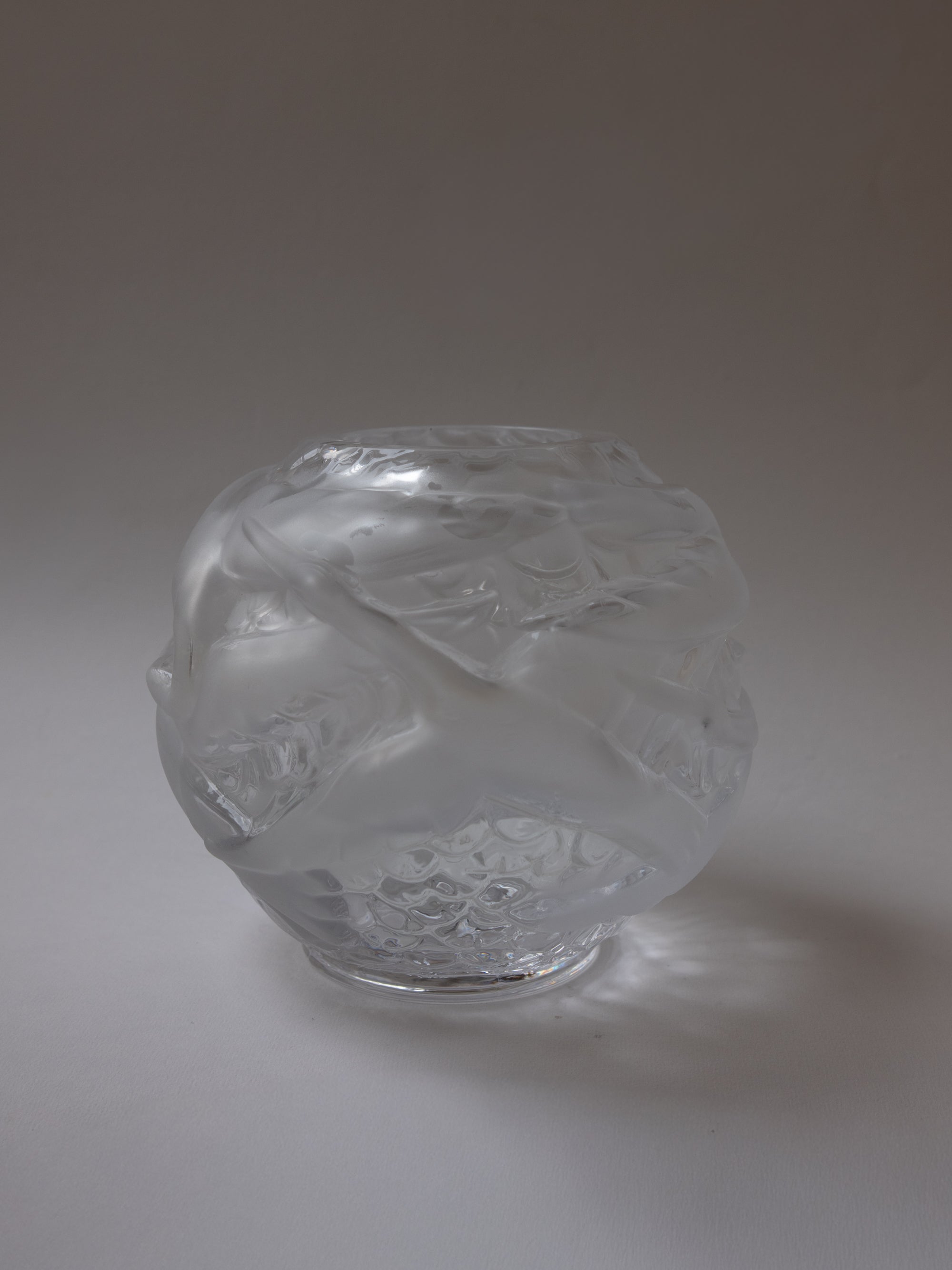 Portieux Vallerysthal "Oiseaux" Art Deco Frosted Globe Vase — detail view