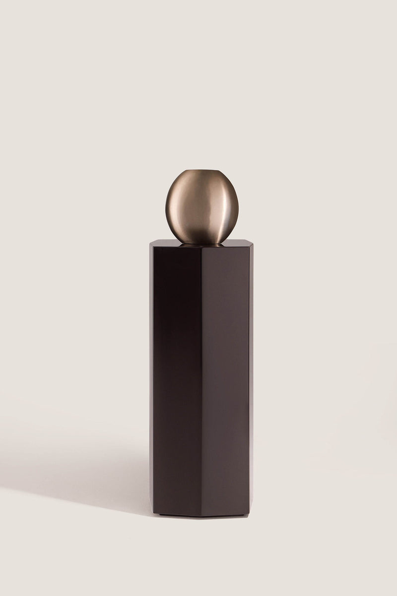 Ame II' Lacquer Pedestal by Zoé Wolker Studio | The Oblist — dark lacquer finish, modern design