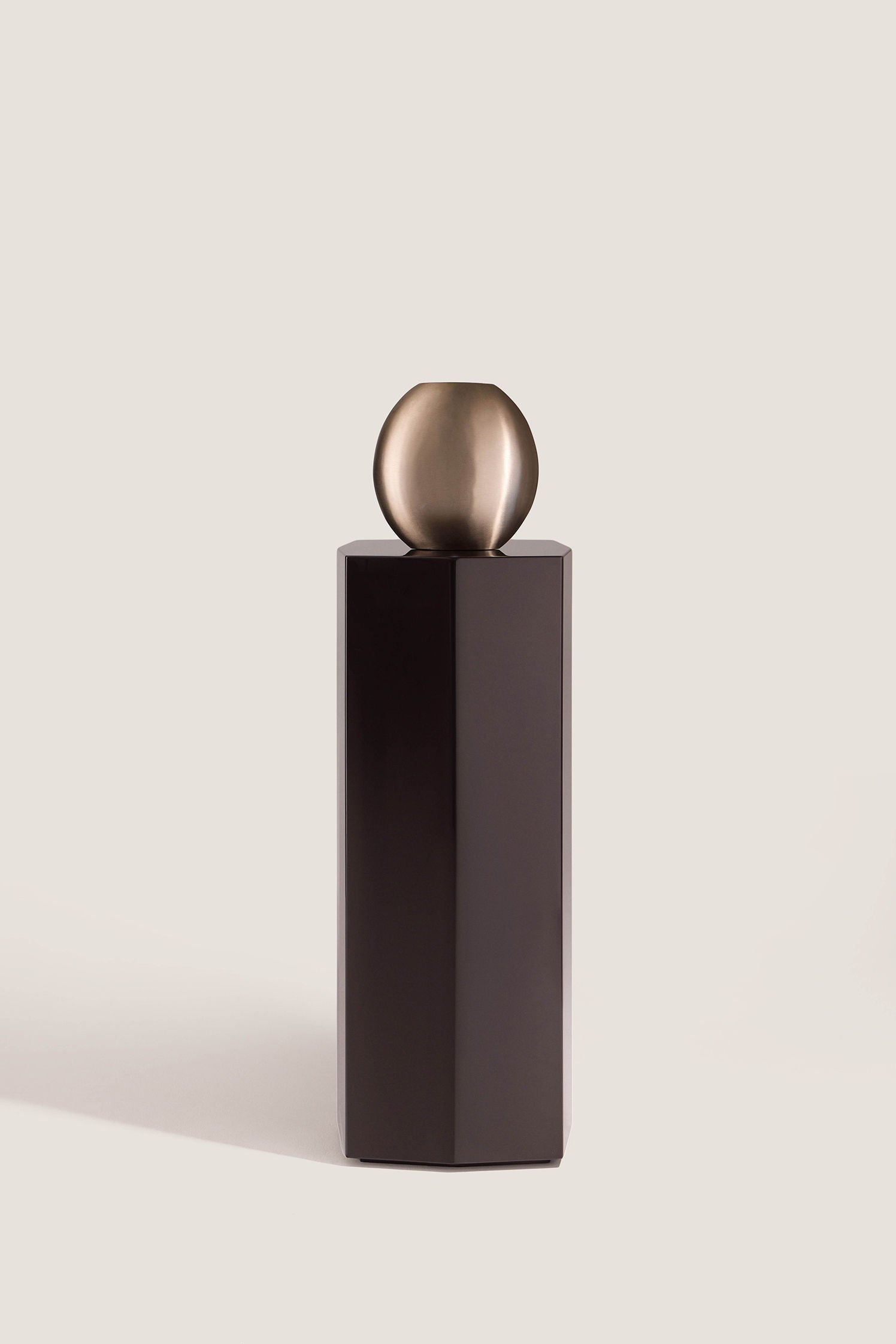 Ame II' Lacquer Pedestal by Zoé Wolker Studio | The Oblist — dark lacquer finish, modern design