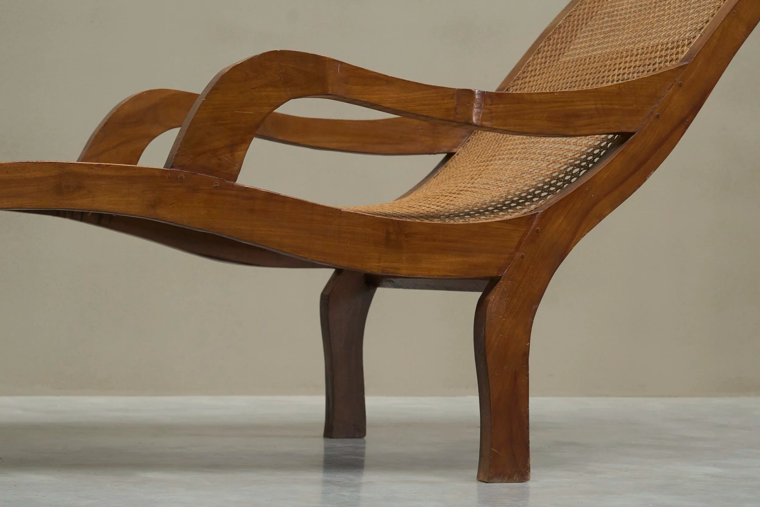 Sculptural Colonial Chaise Longue in Wood and Hand-Woven Cane, 1920s — detail view