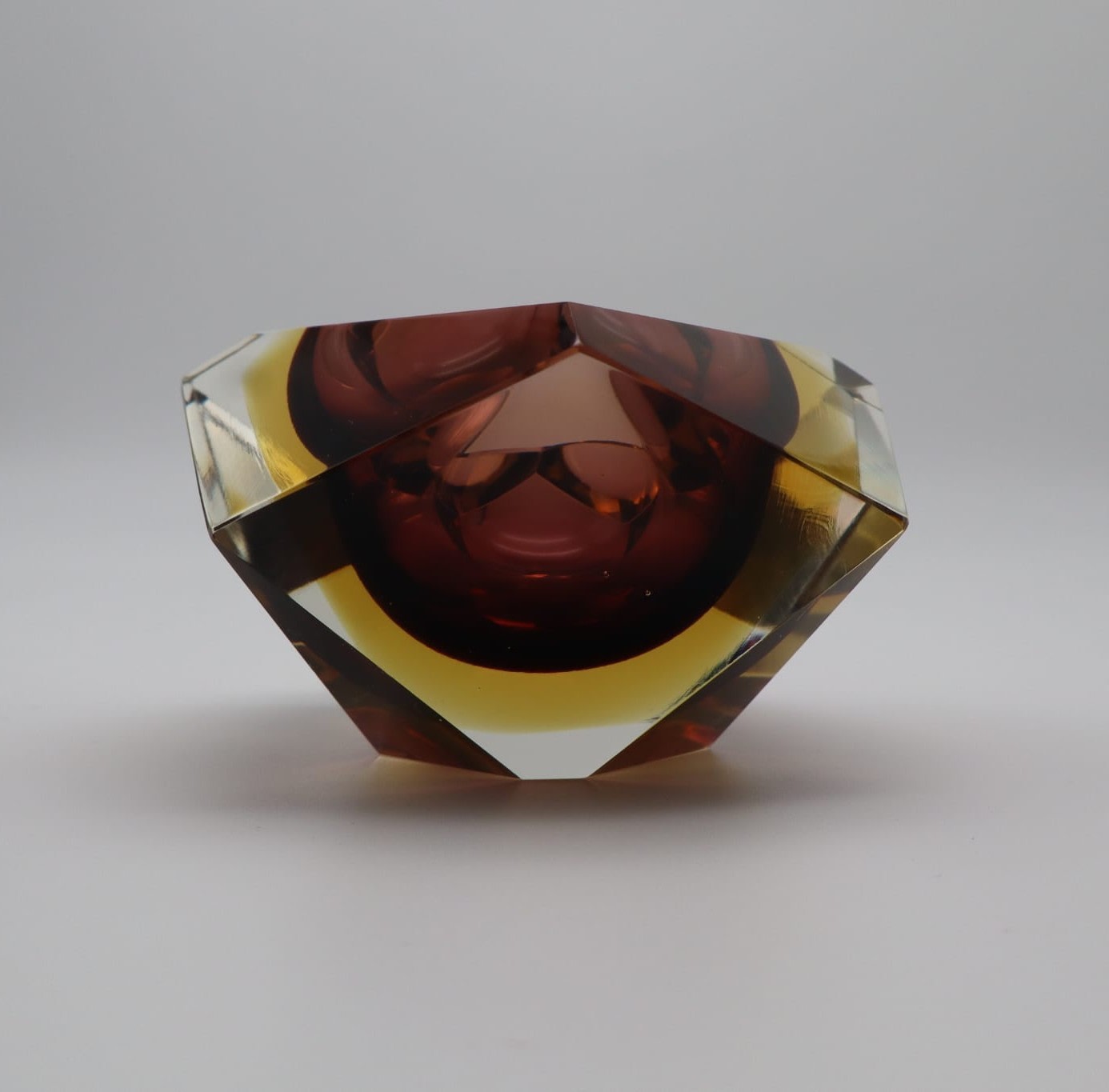 Diamond Murano Glass ashtray by Flavio Poli for Seguso 60's — back view highlighting amber and brown glass