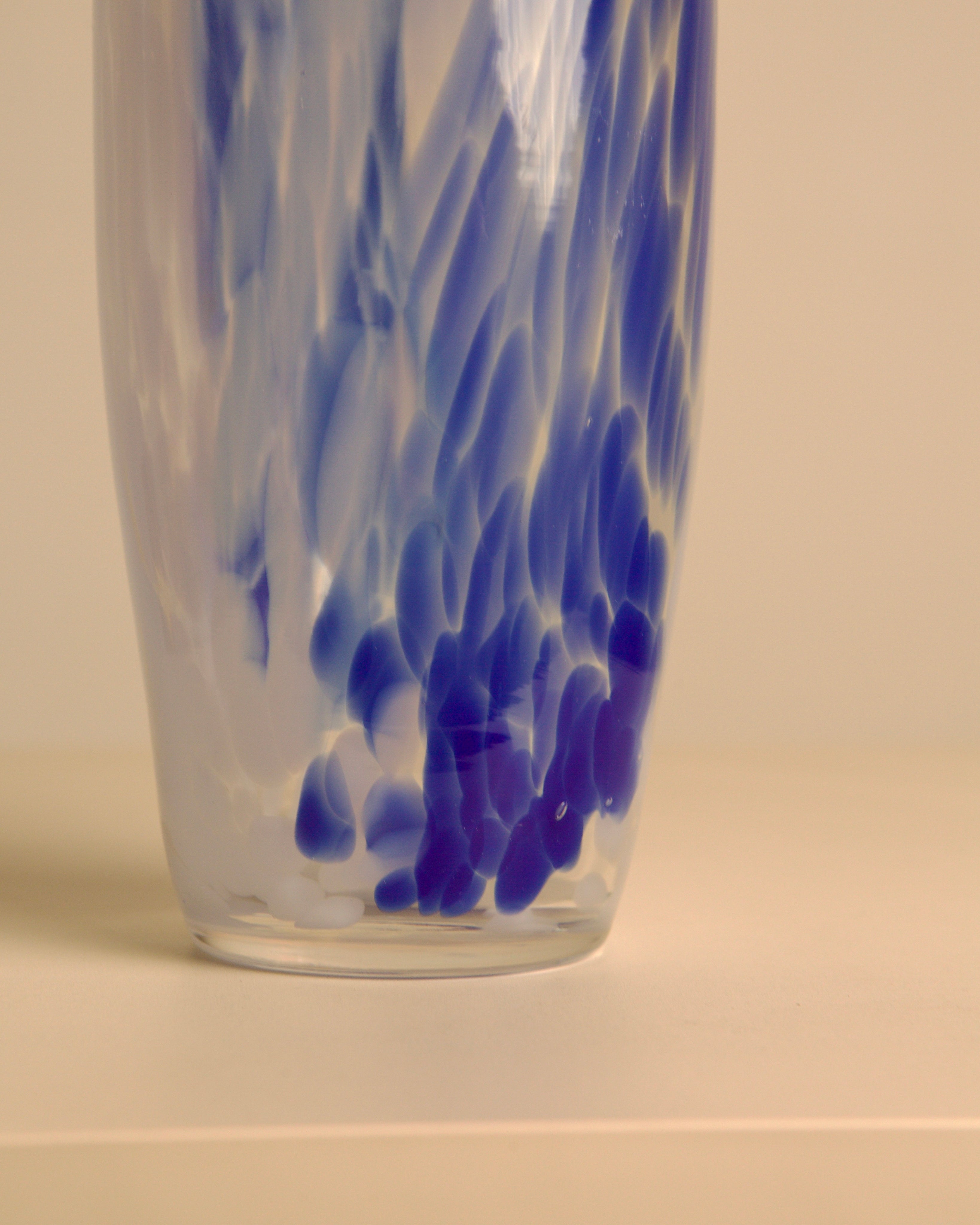 80s Italian Murano glass vase blue and white bubbles — detail view