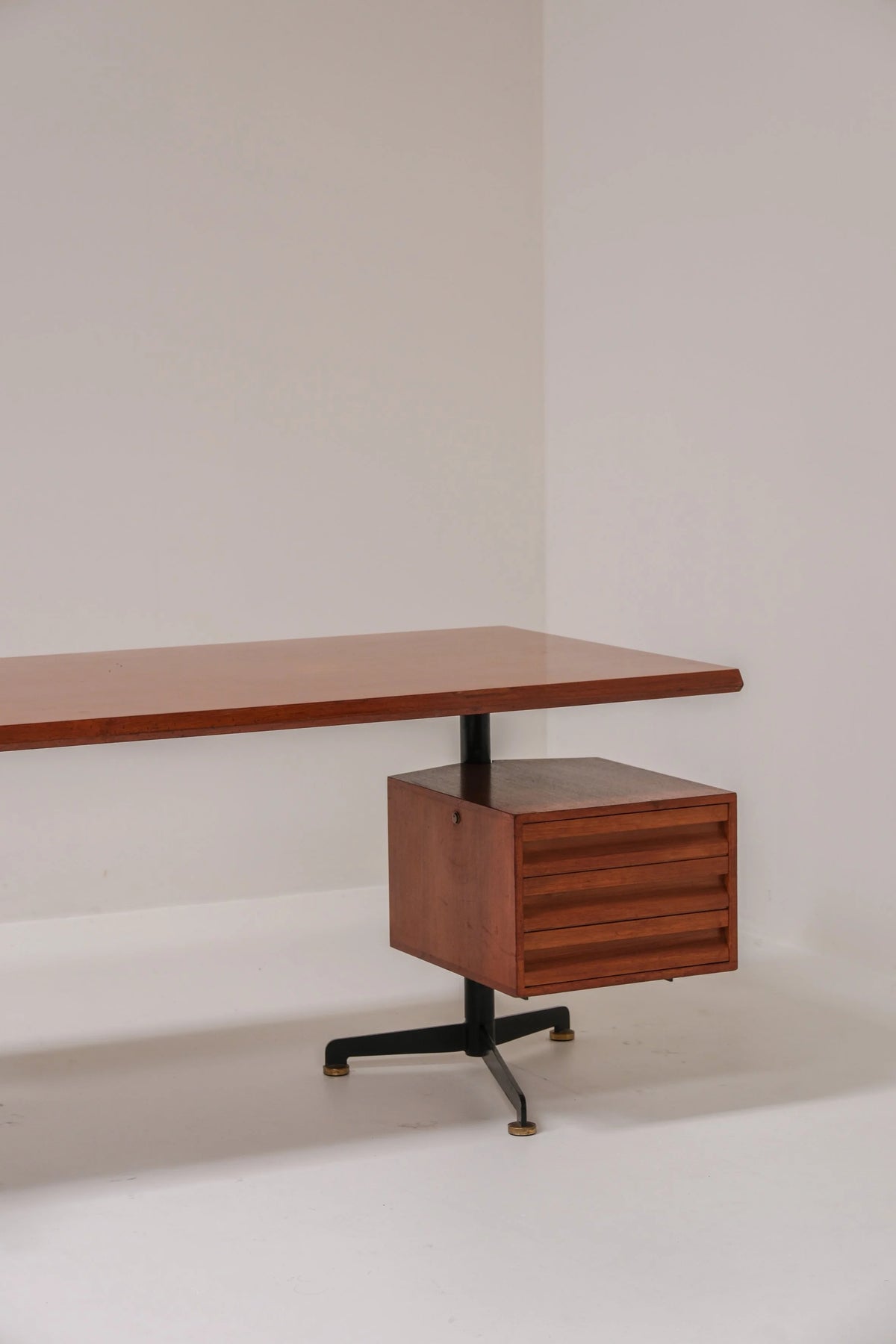 Osvaldo Borsani T95 Executive Desk for Tecno, Italy, 1956 — lifestyle setting