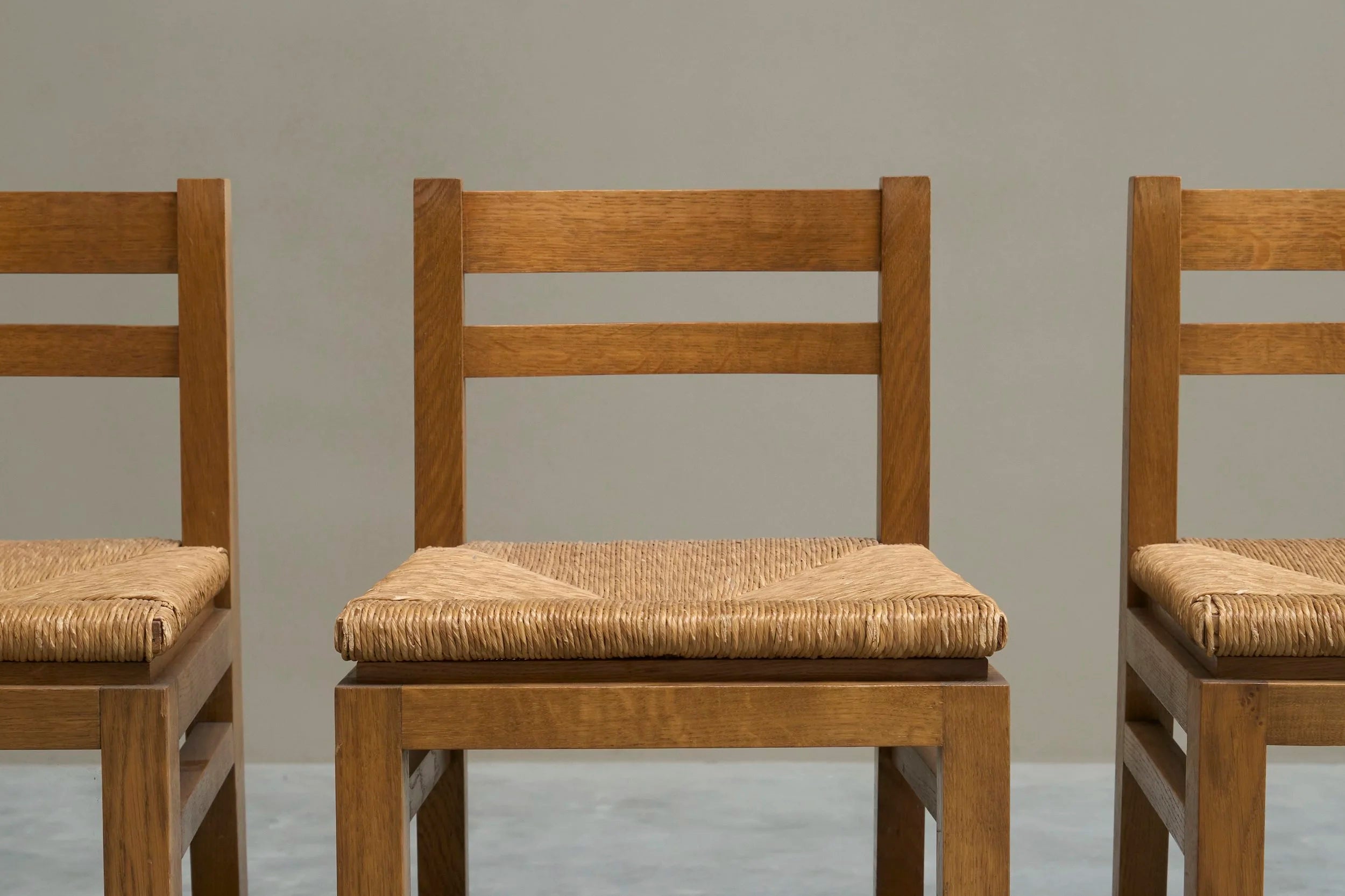 Set of 4 Modernist Chairs in Solid Oak and Straw, Belgium 1960s — additional view