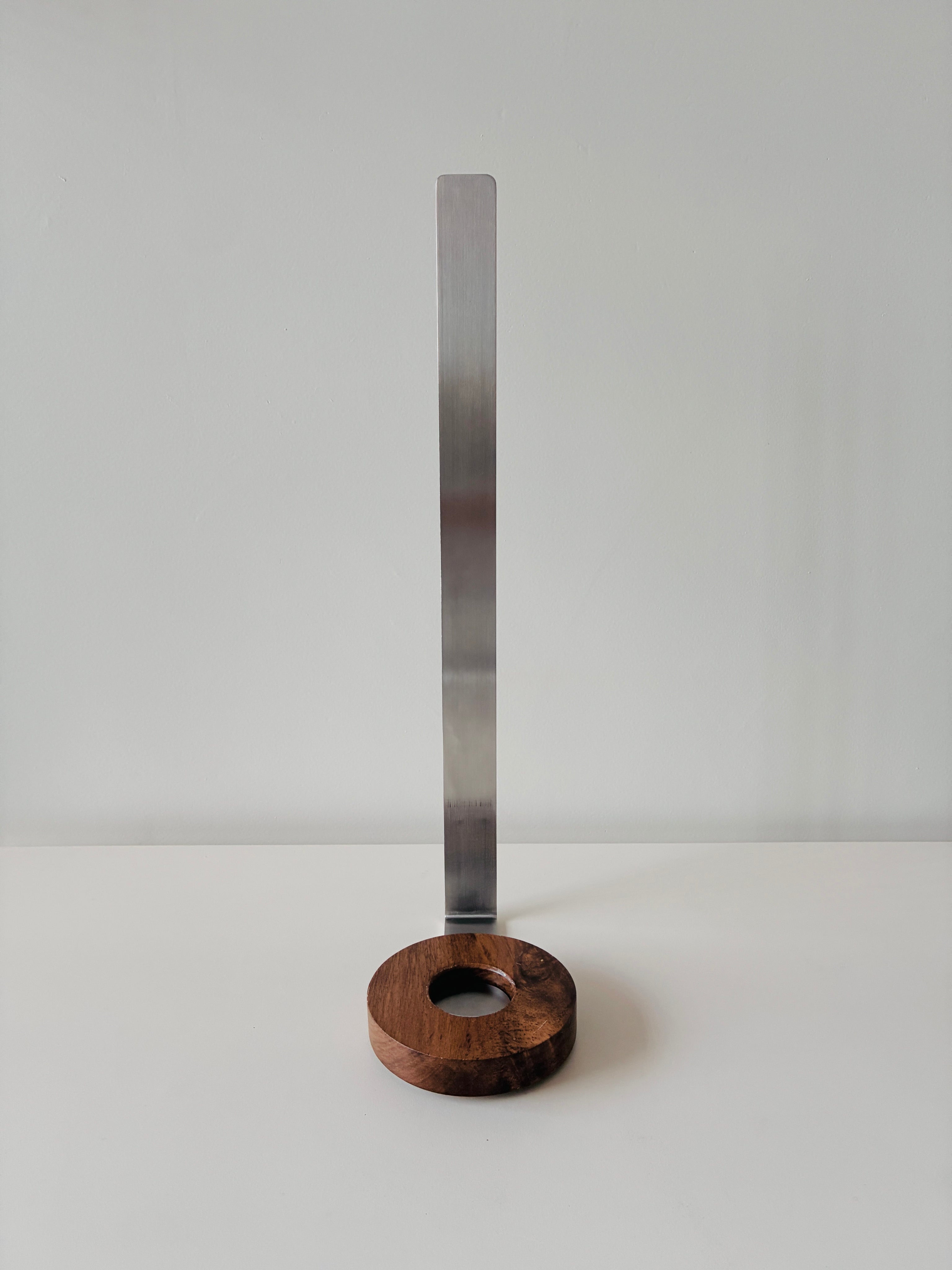 Mimi Easel — lifestyle setting