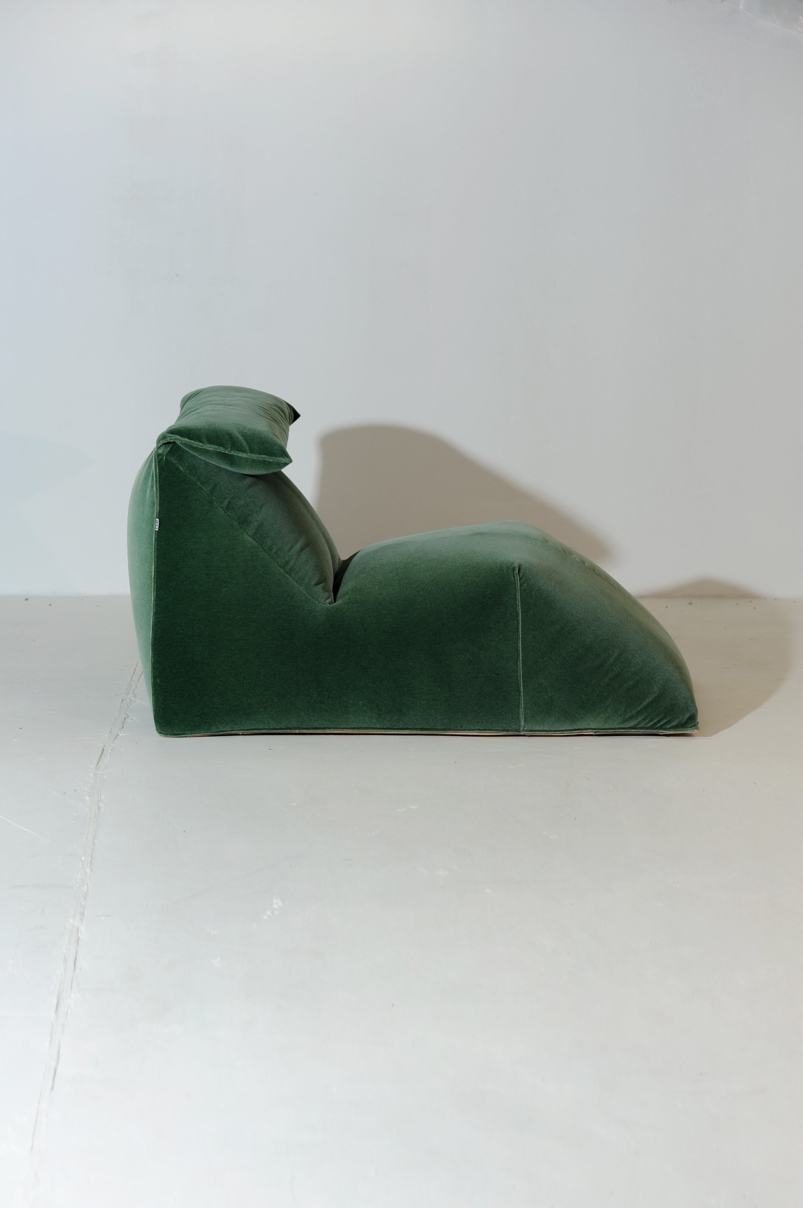Le Bambole Chaise Lounge by Mario Bellini in Green Velvet Mohair Italy, 1971 — lifestyle setting