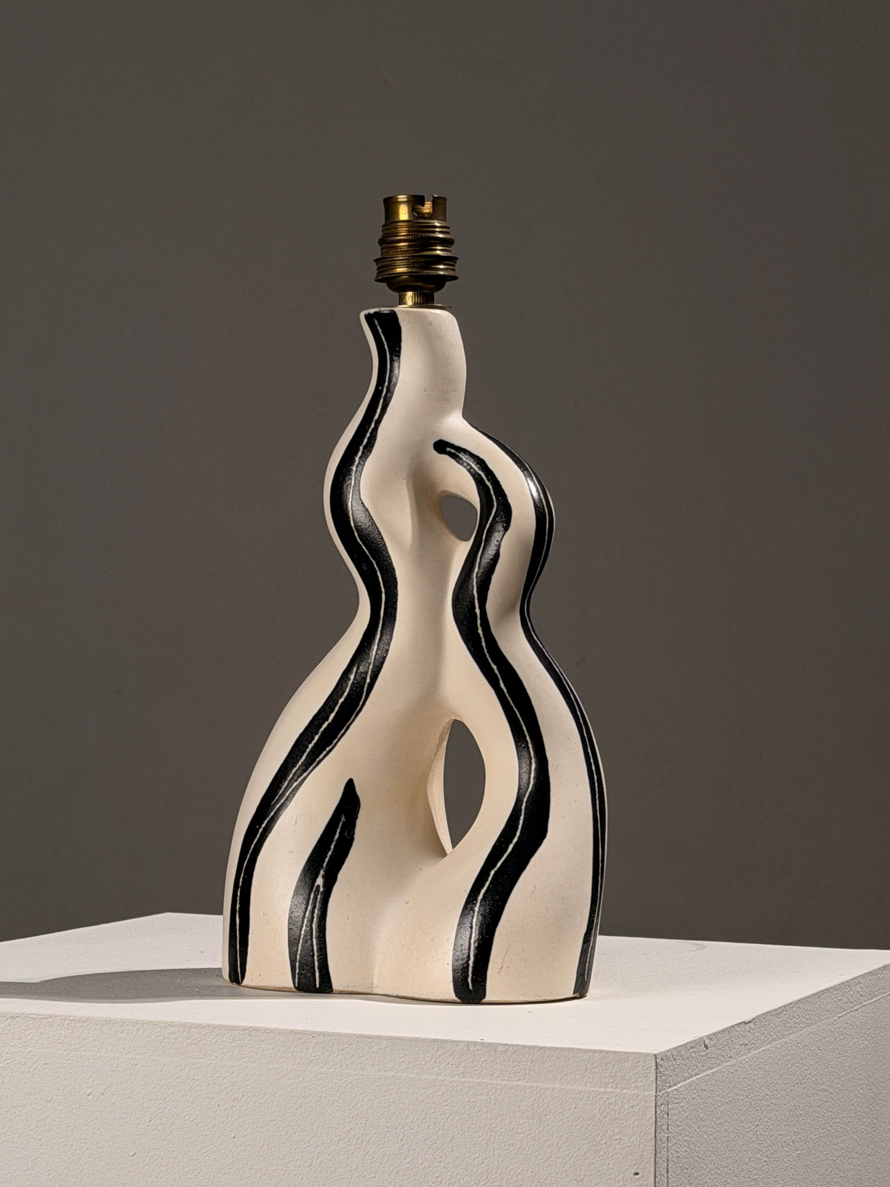 Rare zoomorphic ceramic table lamp, Vallauris, circa 1950 — detail view
