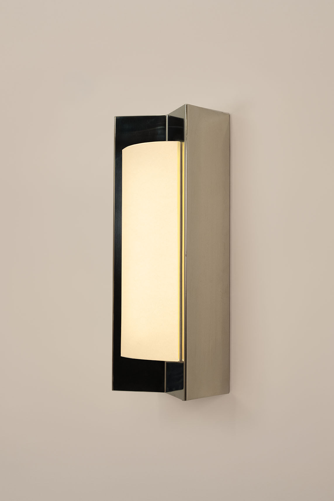 'Arrow' Applique S With Diffuser — lifestyle setting