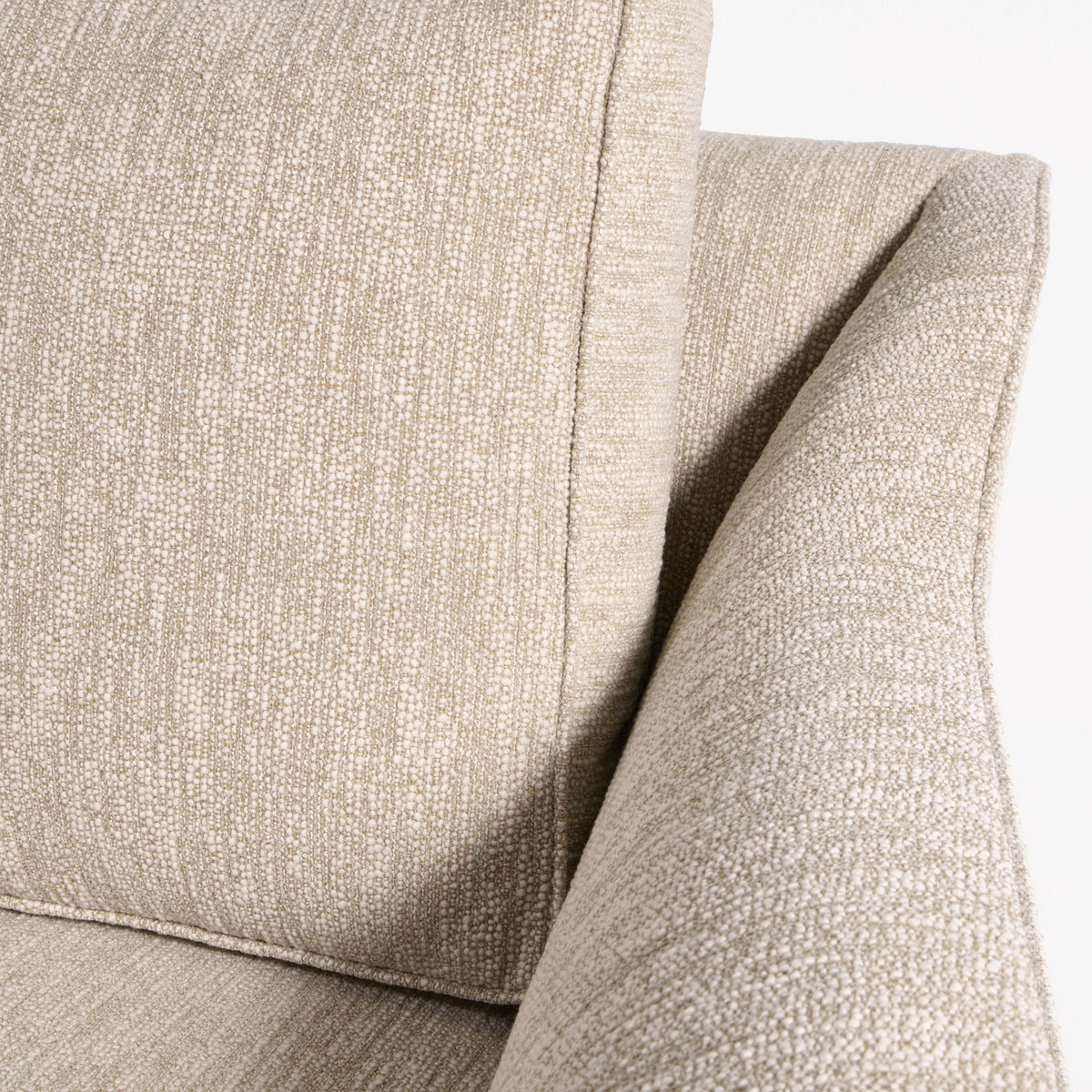 Perícia Lounge Chair — side angle