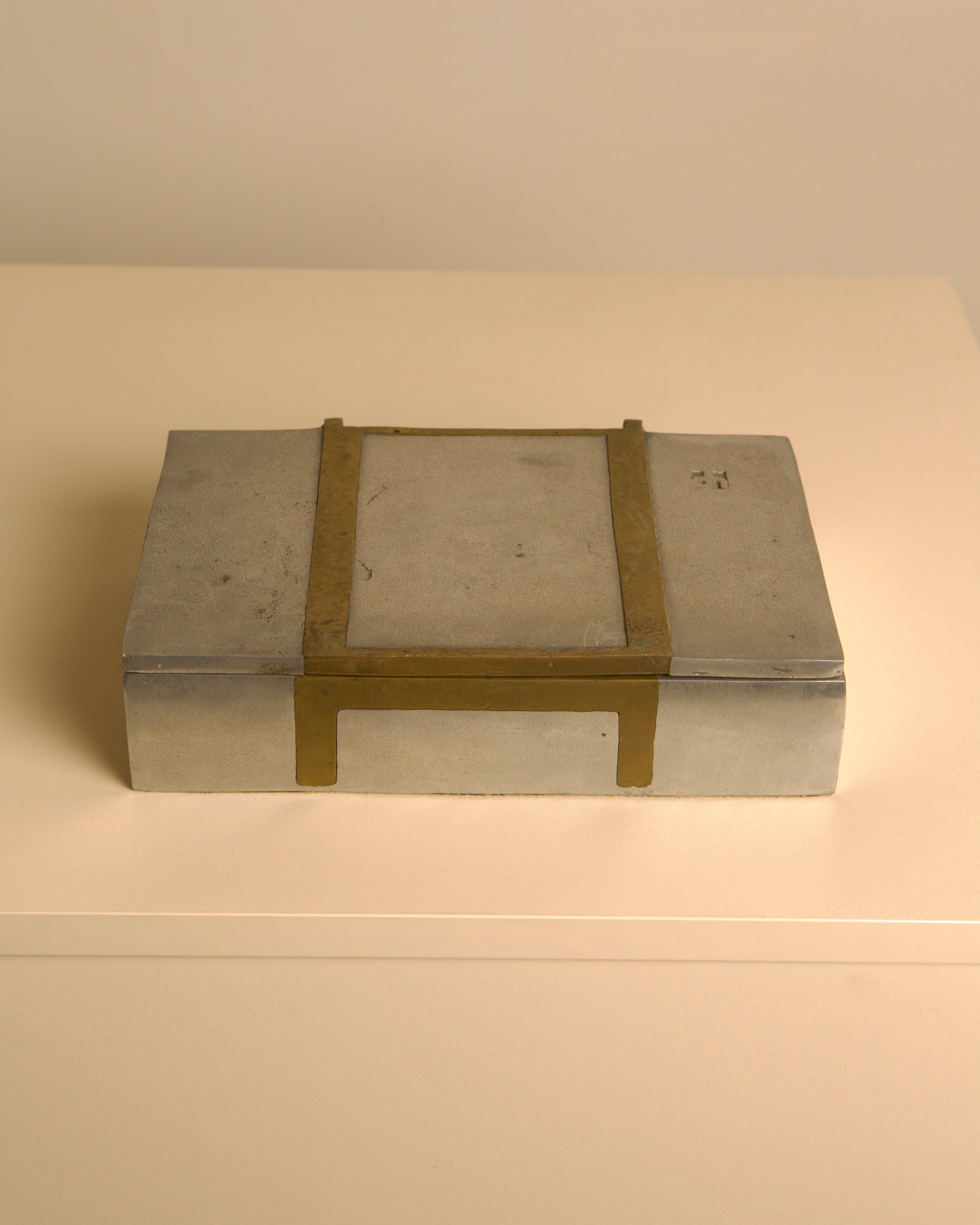 Large brutalist metal and brass box by David Marshall 70s — detail view