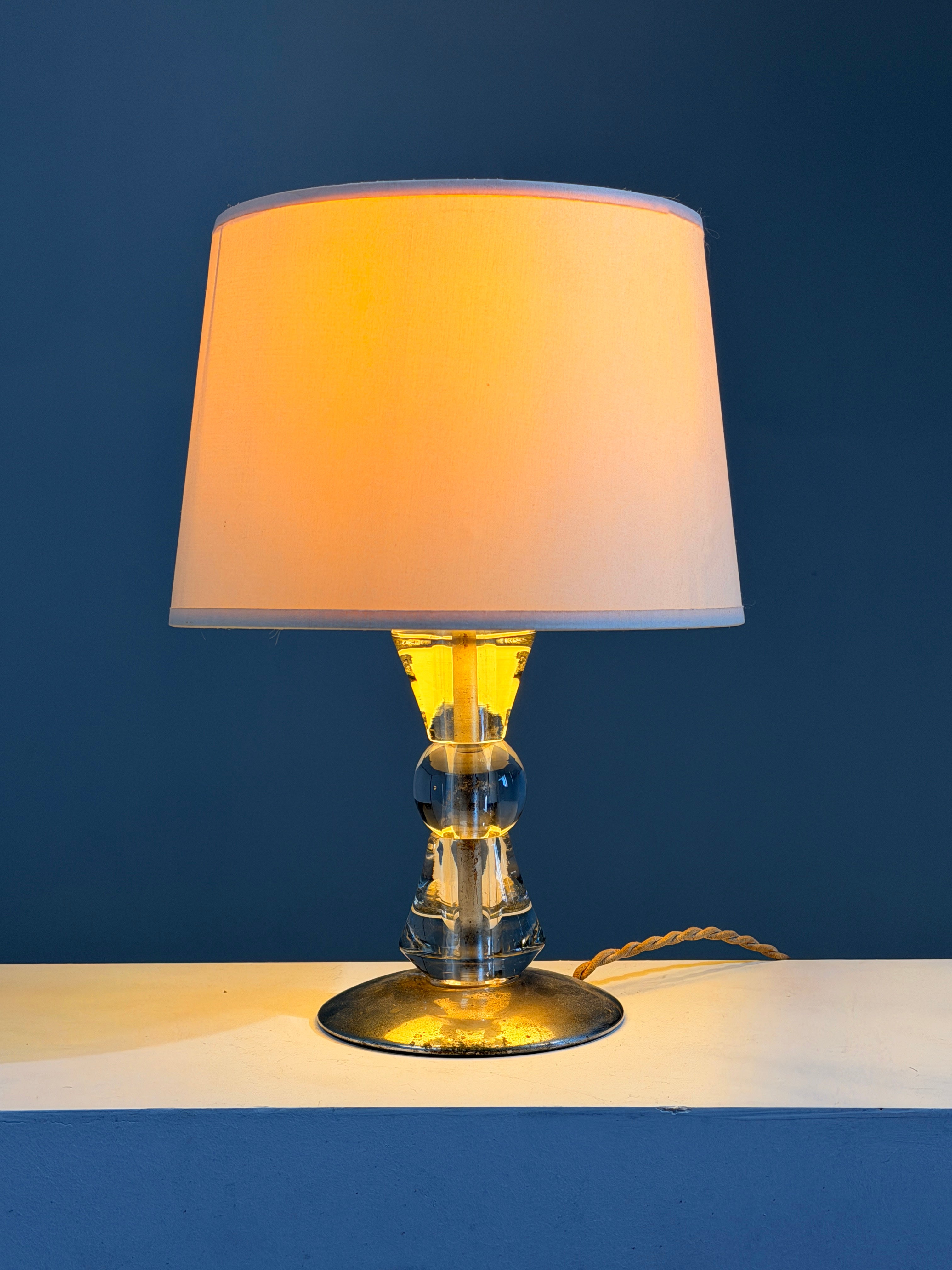Art Deco glass table lamp, France, circa 1930 — close-up