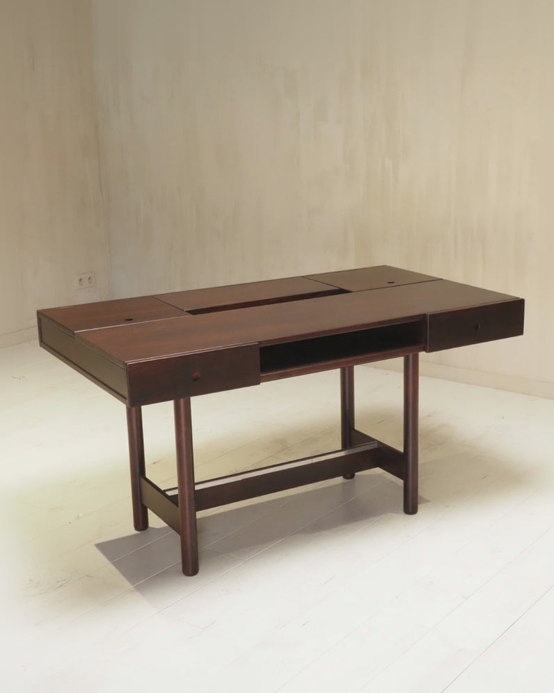 Italian desk by Puttenaers | The Oblist